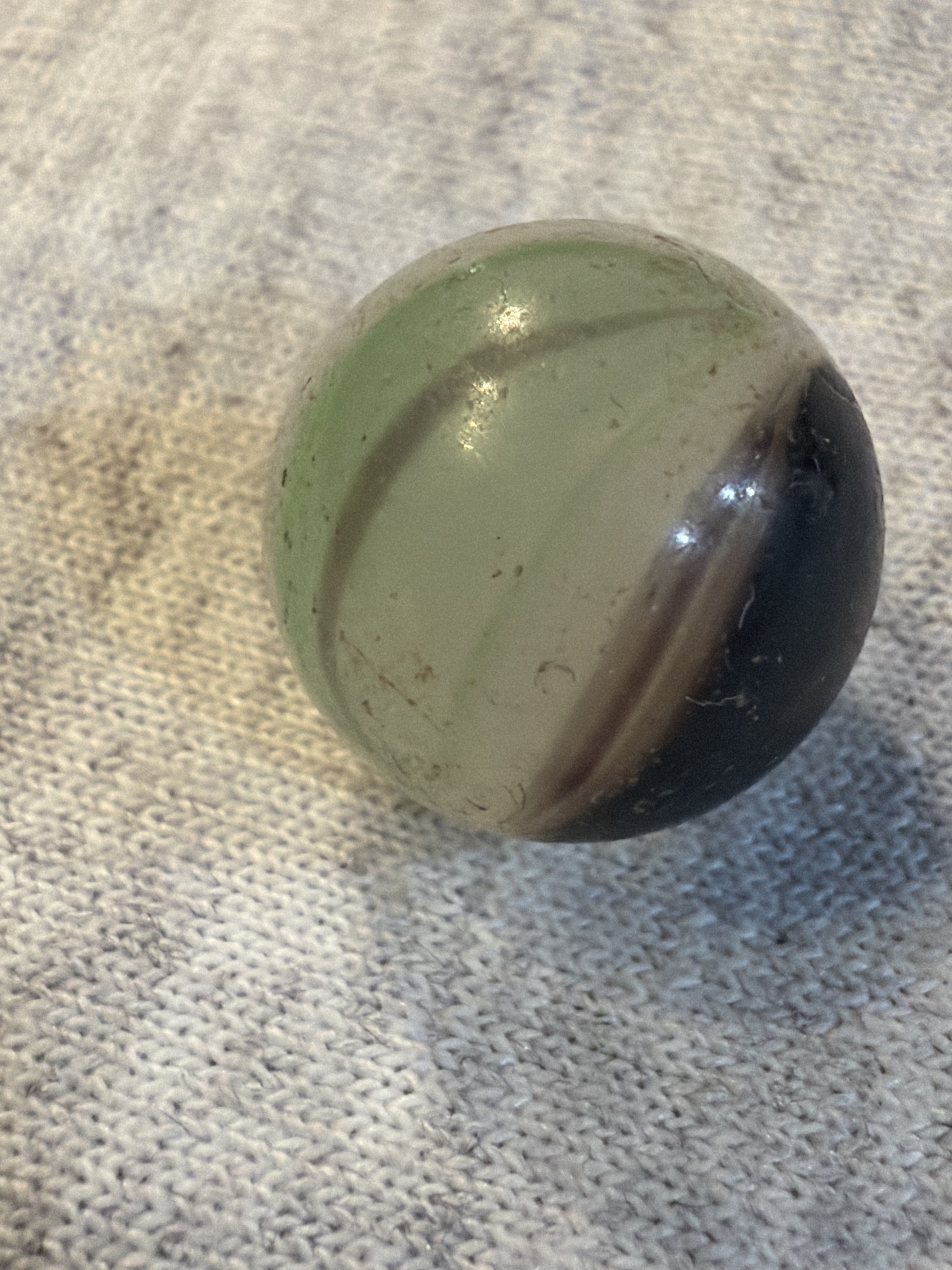 Brown and White Corkscrew by Akro Agate, identification view