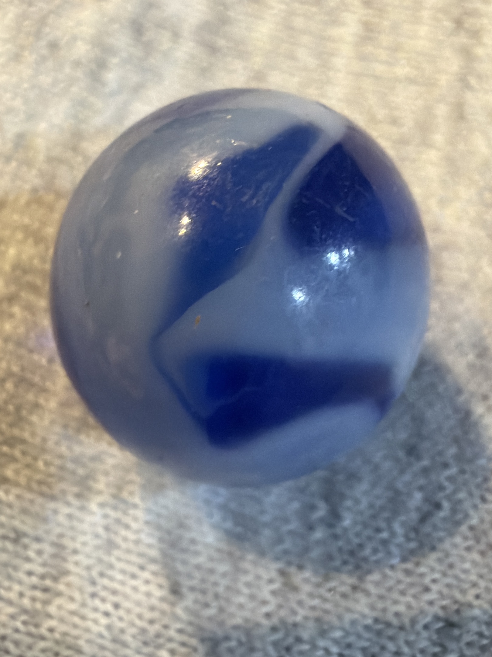Blue and White Corkscrew by Akro Agate, identification view