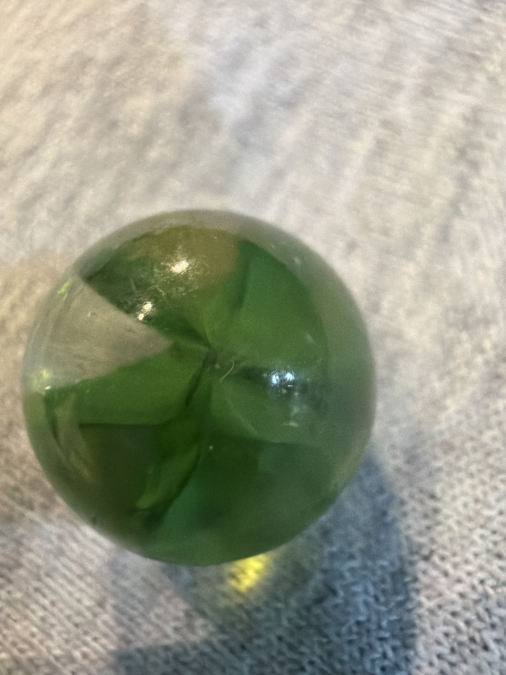 Green 4-Vane Cat's Eye by Vitro Agate, identification view