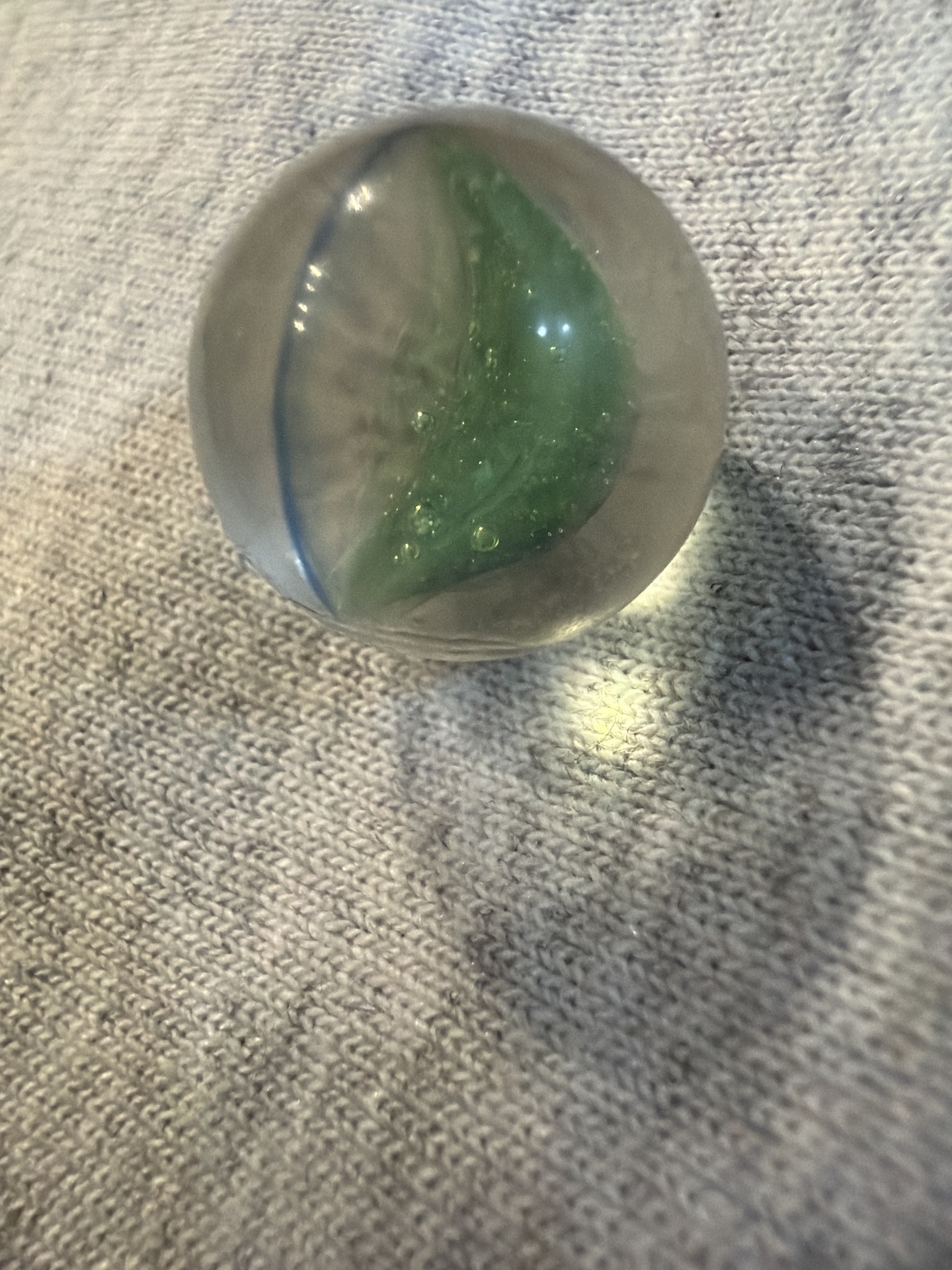 Green Single-Vane Cat's Eye by Vitro Agate, identification view