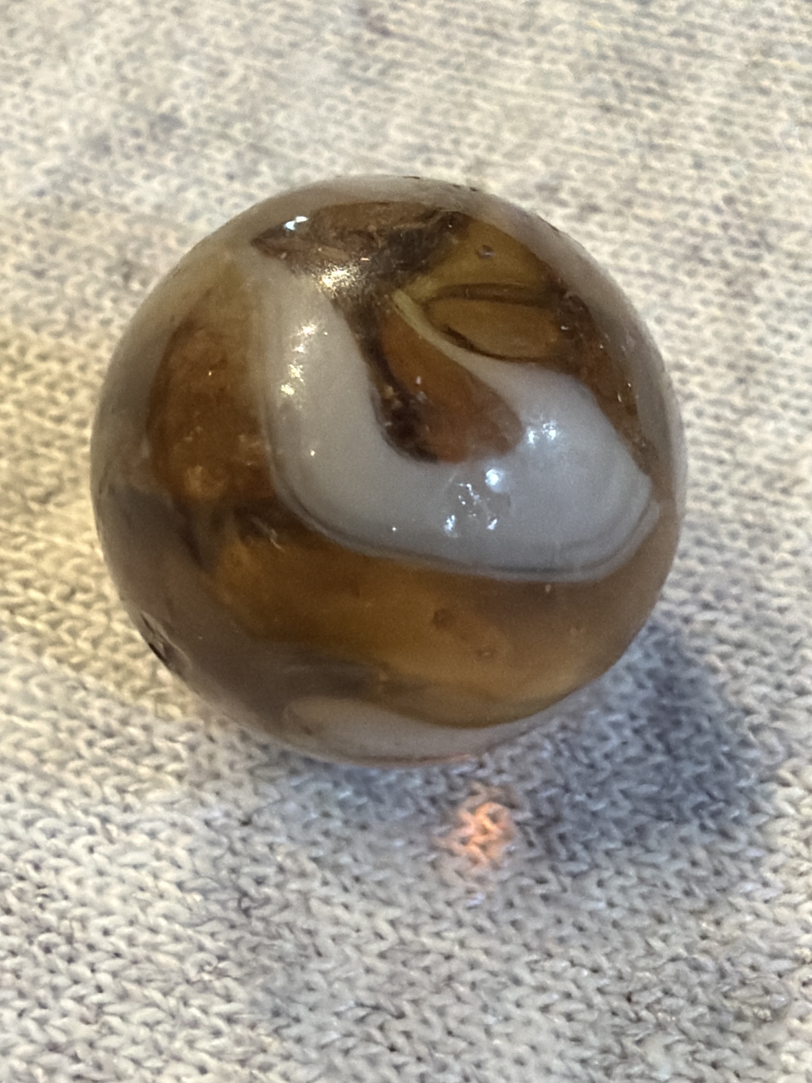 Brown and White Corkscrew by Akro Agate, identification view