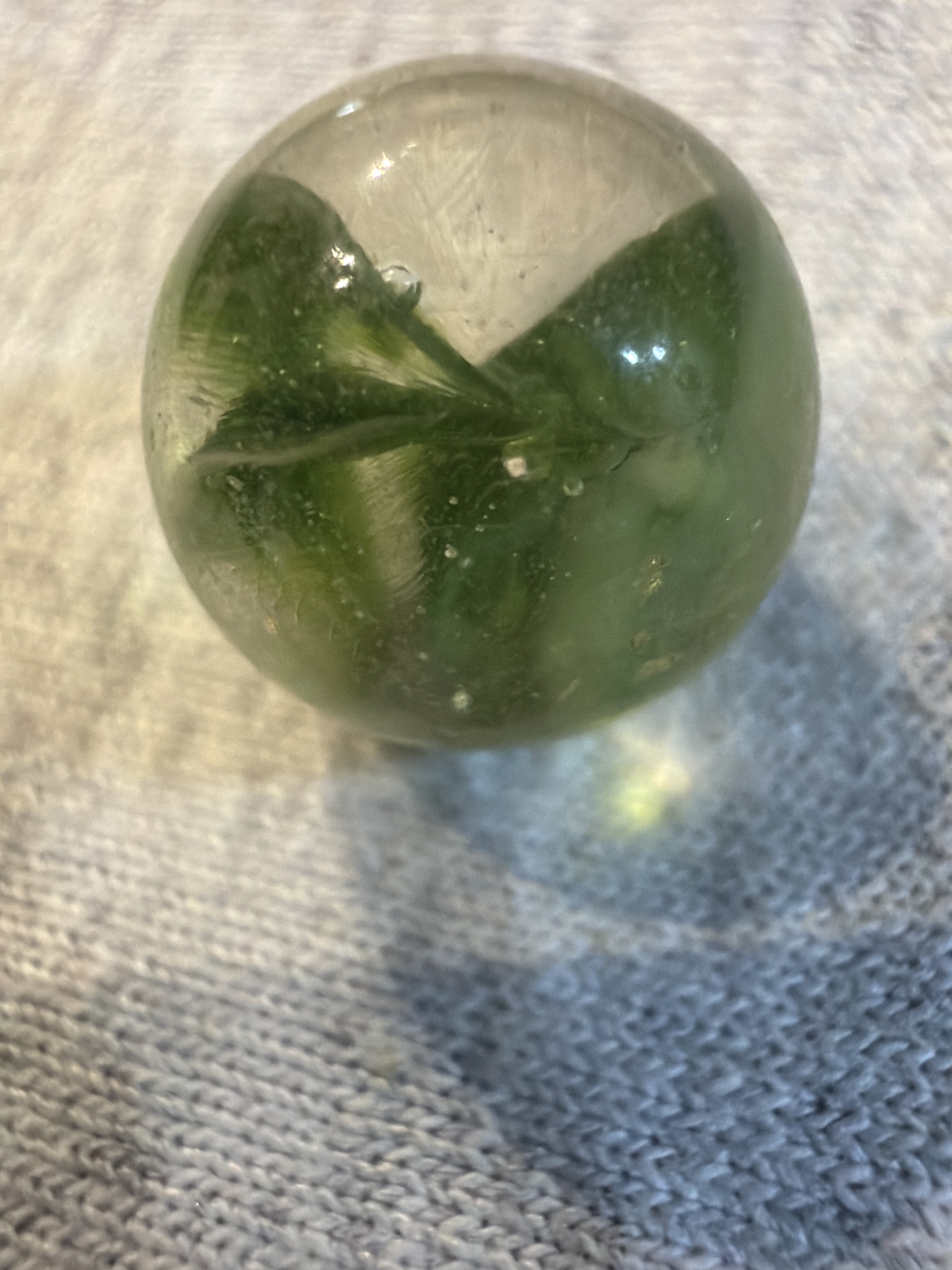 Green 4-Vane Cat's Eye by Vitro Agate, identification view