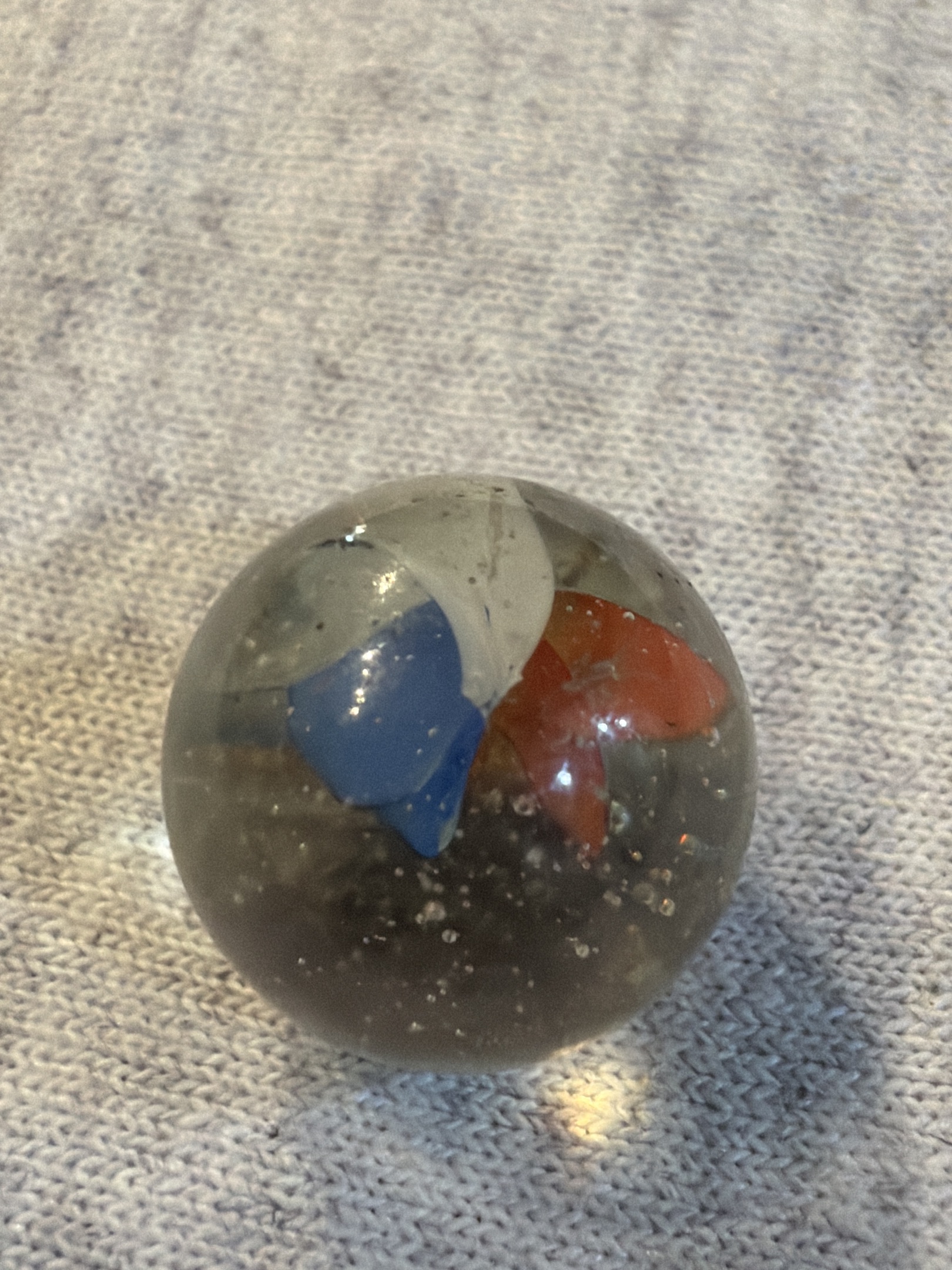 Parrot Tricolor - Red White Blue by Vitro Agate, identification view