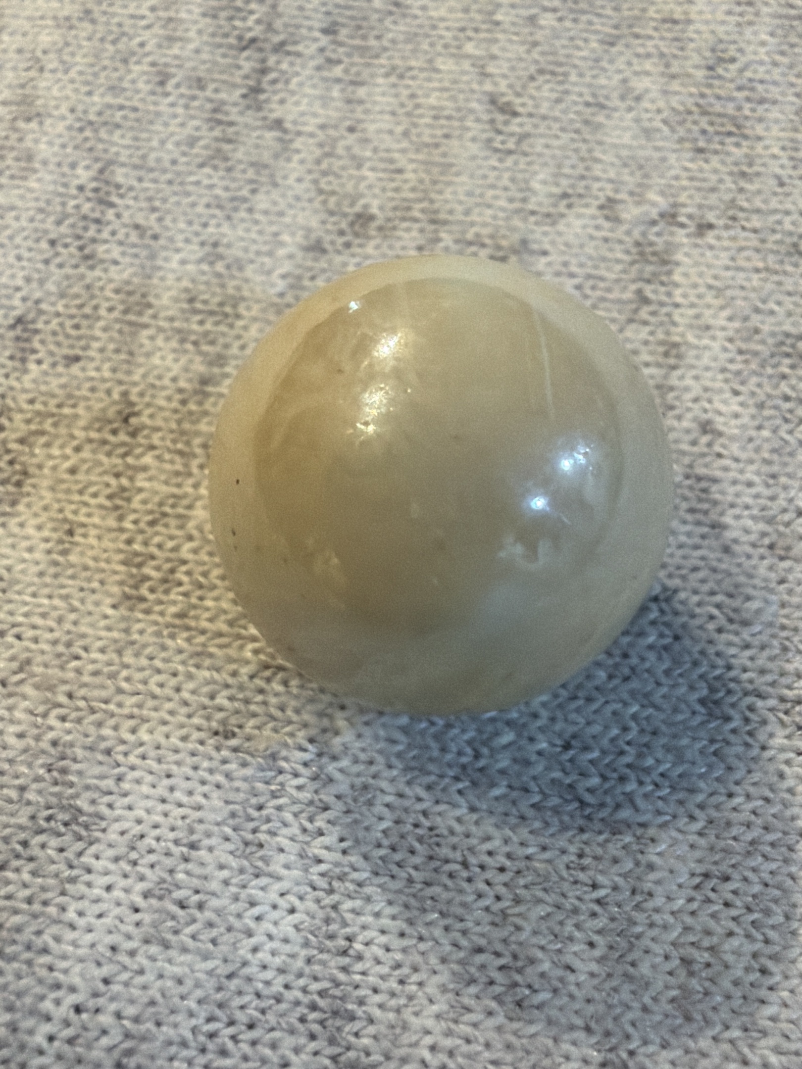 Moonie - Opaque White Aged Cream by Akro Agate, identification view