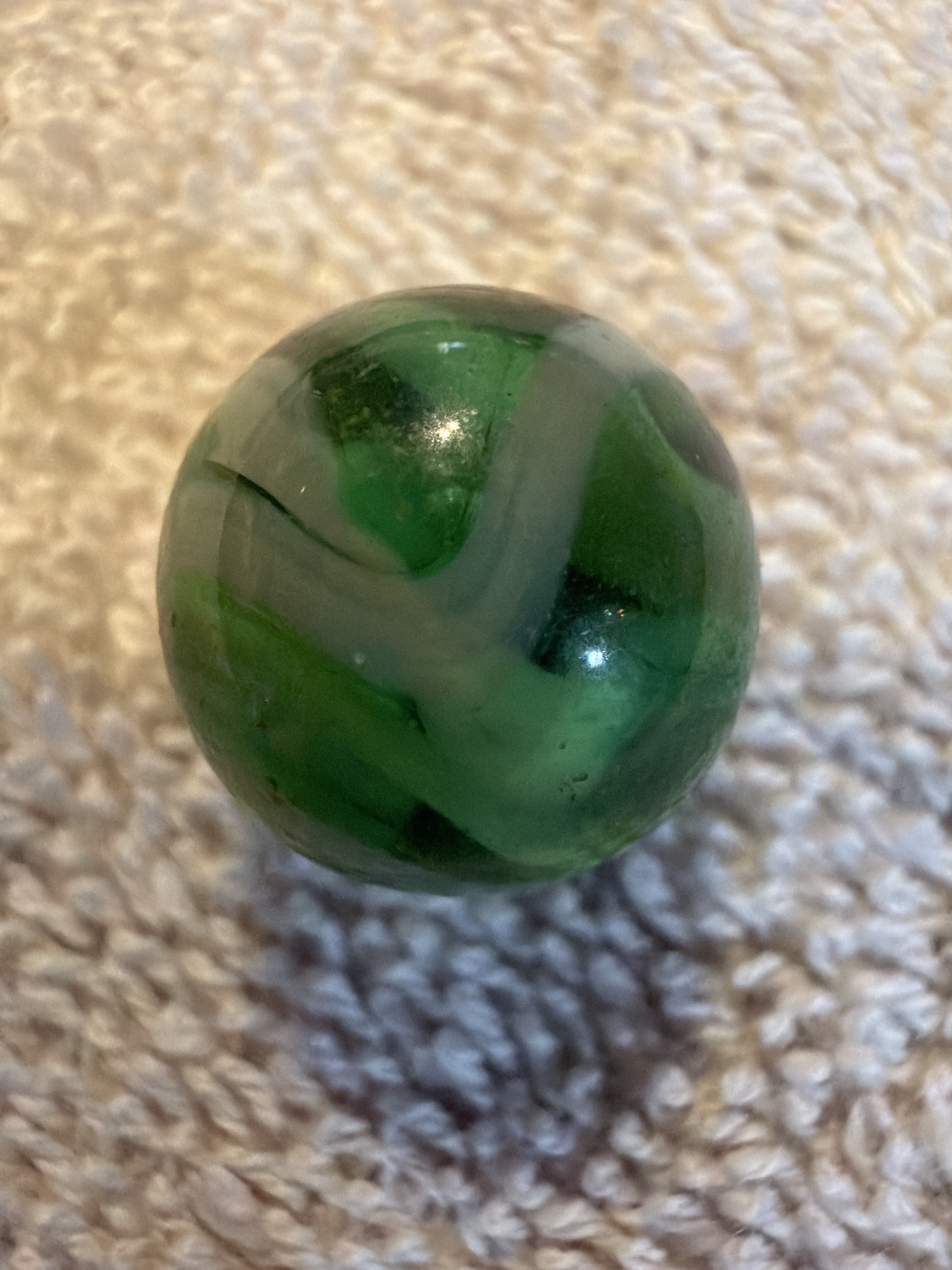Green and White Corkscrew by Akro Agate, identification view