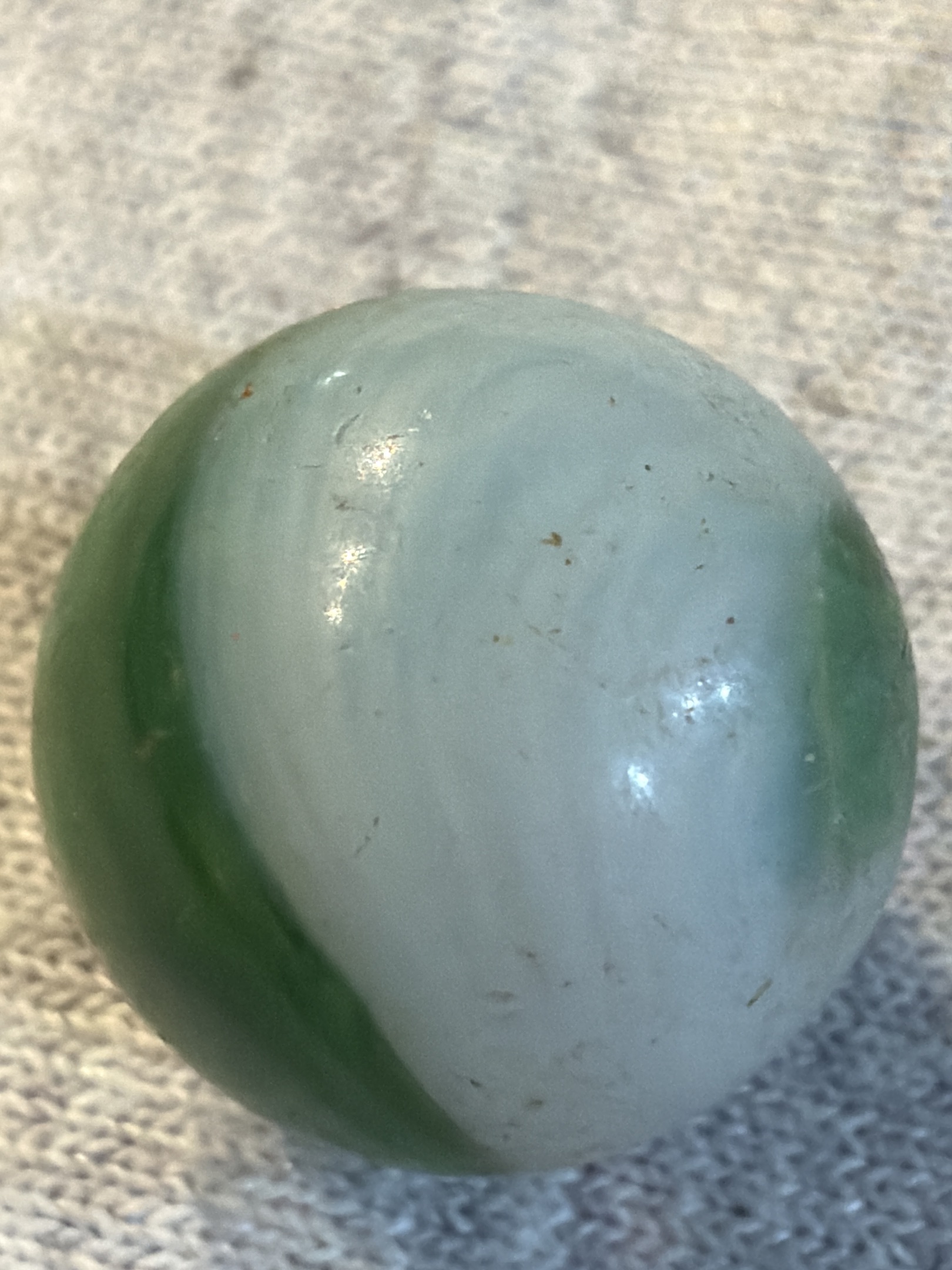 Green and White Corkscrew by Akro Agate, identification view