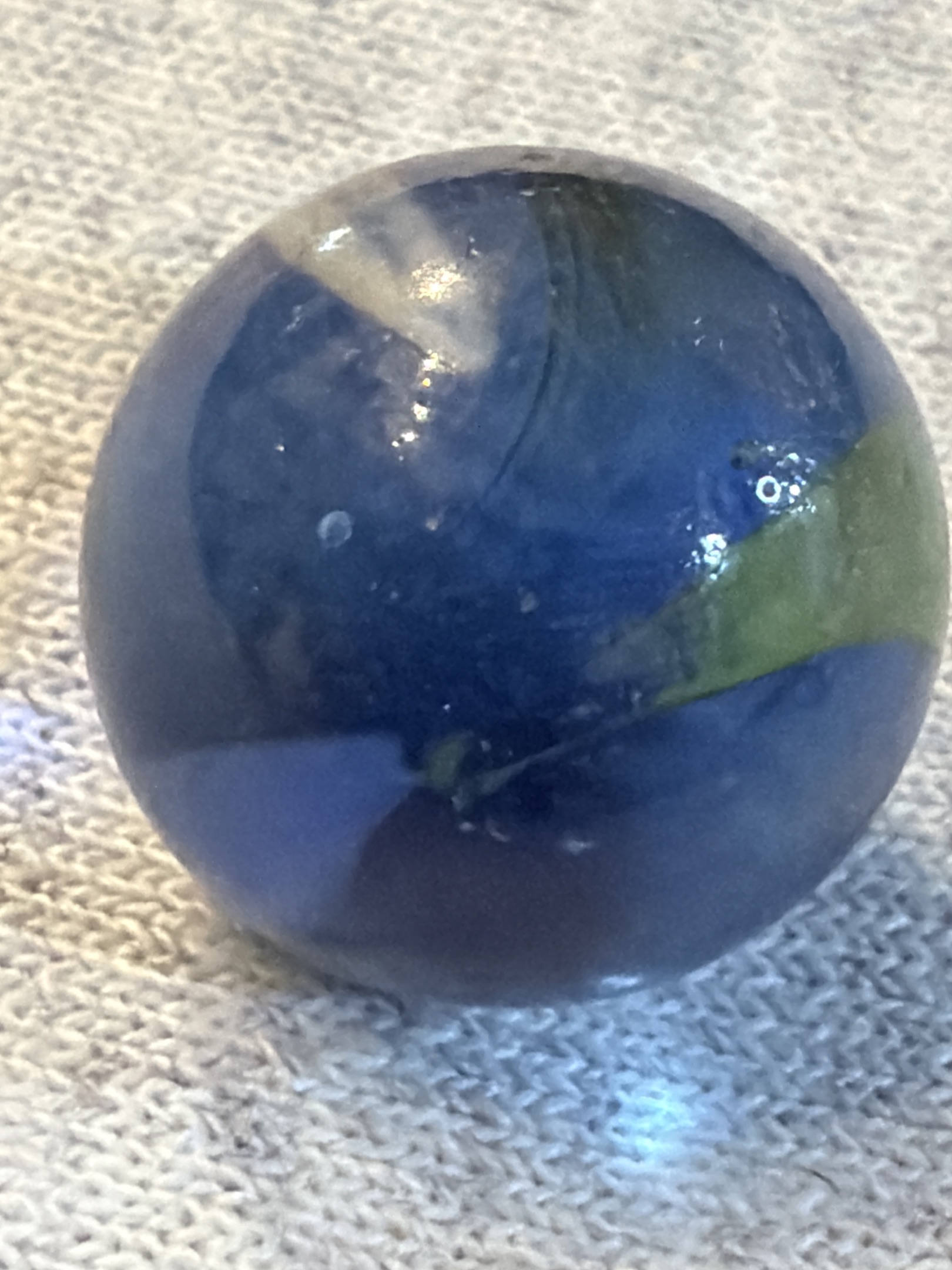 Blue Egg Yolk by Akro Agate, identification view