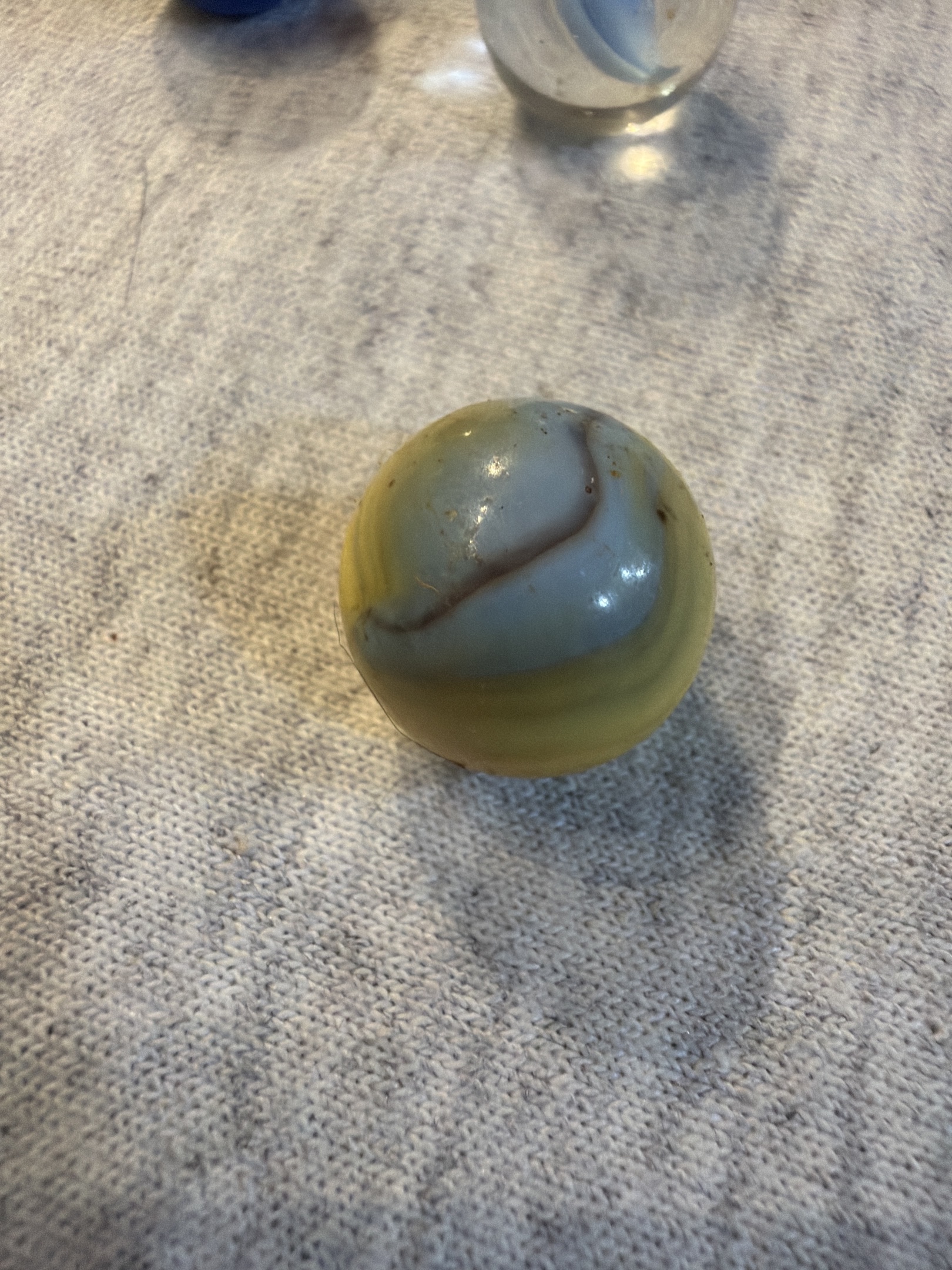 Egg Yolk Onyx - Blue and Yellow by Akro Agate, identification view