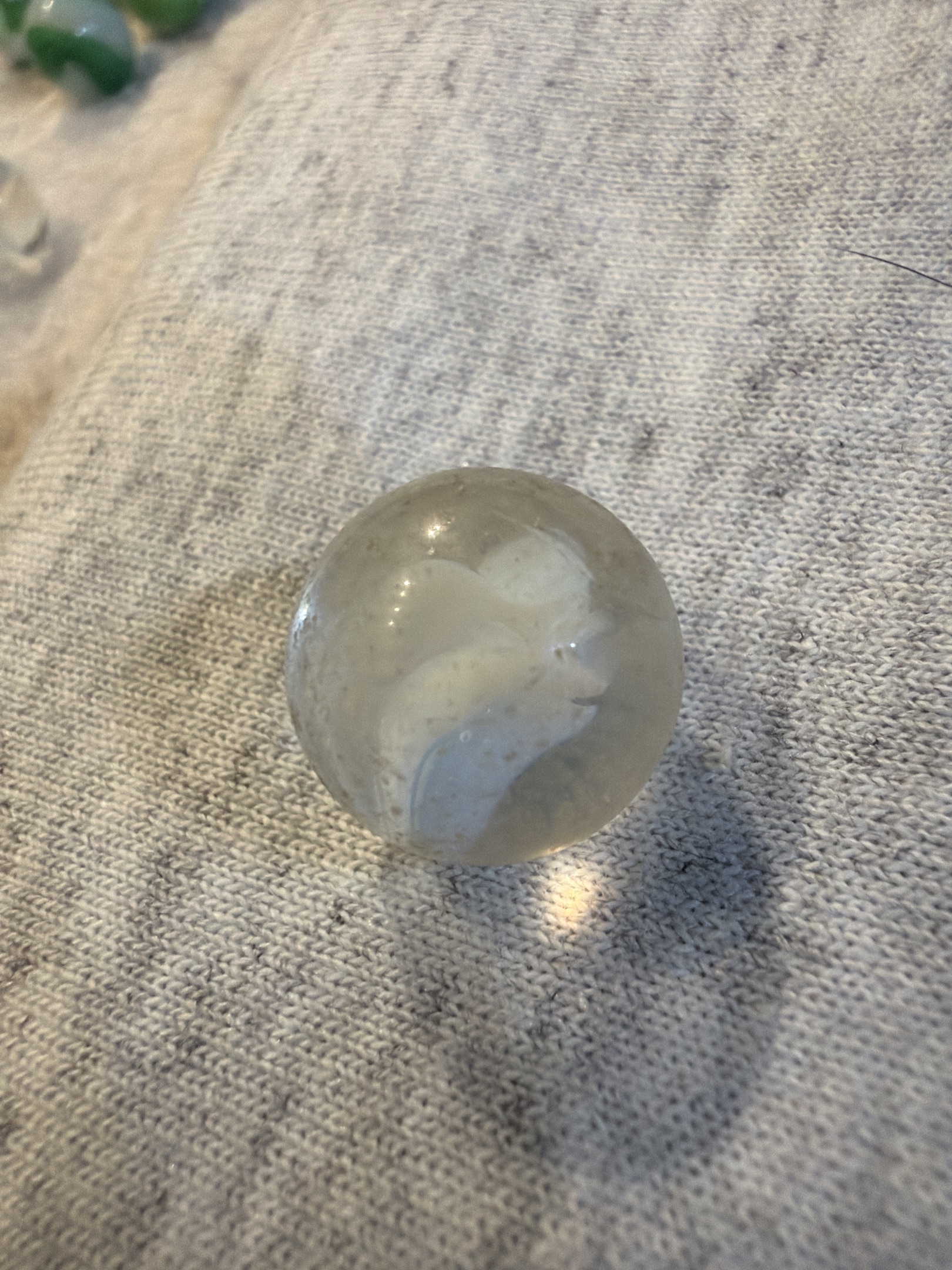 White Ghost - White Ribbon Clearie by Vitro Agate, identification view