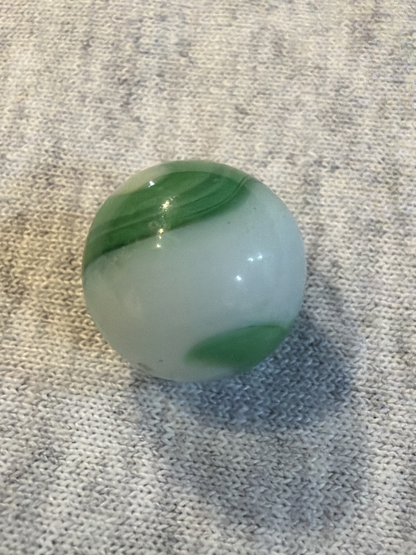 Green & White Corkscrew by Akro Agate, identification view