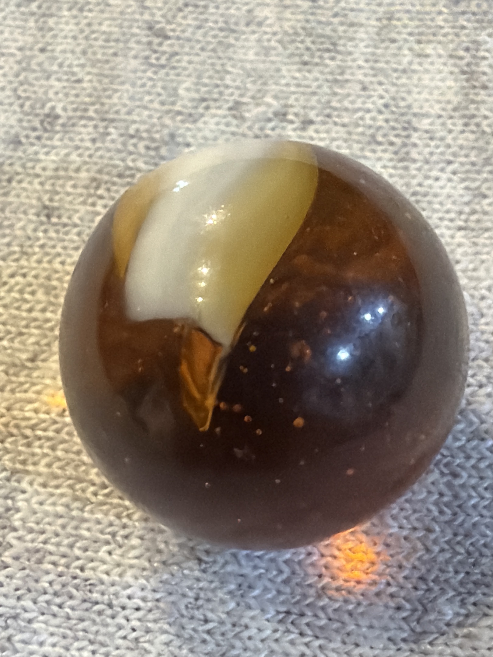 Amber White Onyx Corkscrew by Akro Agate, identification view