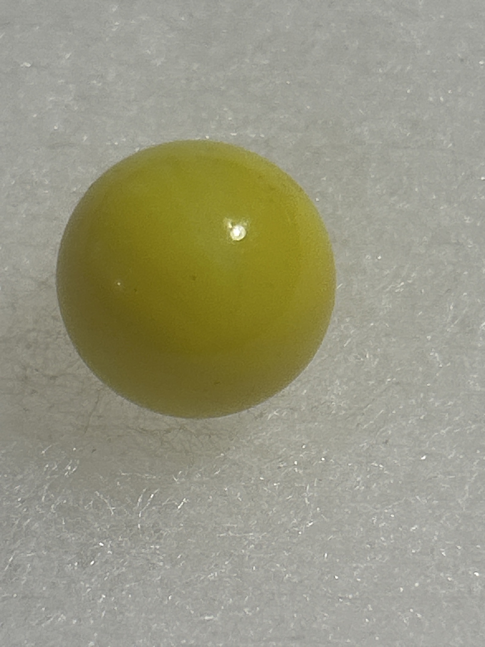 Yellow and White Swirl by Akro Agate Company, identification view