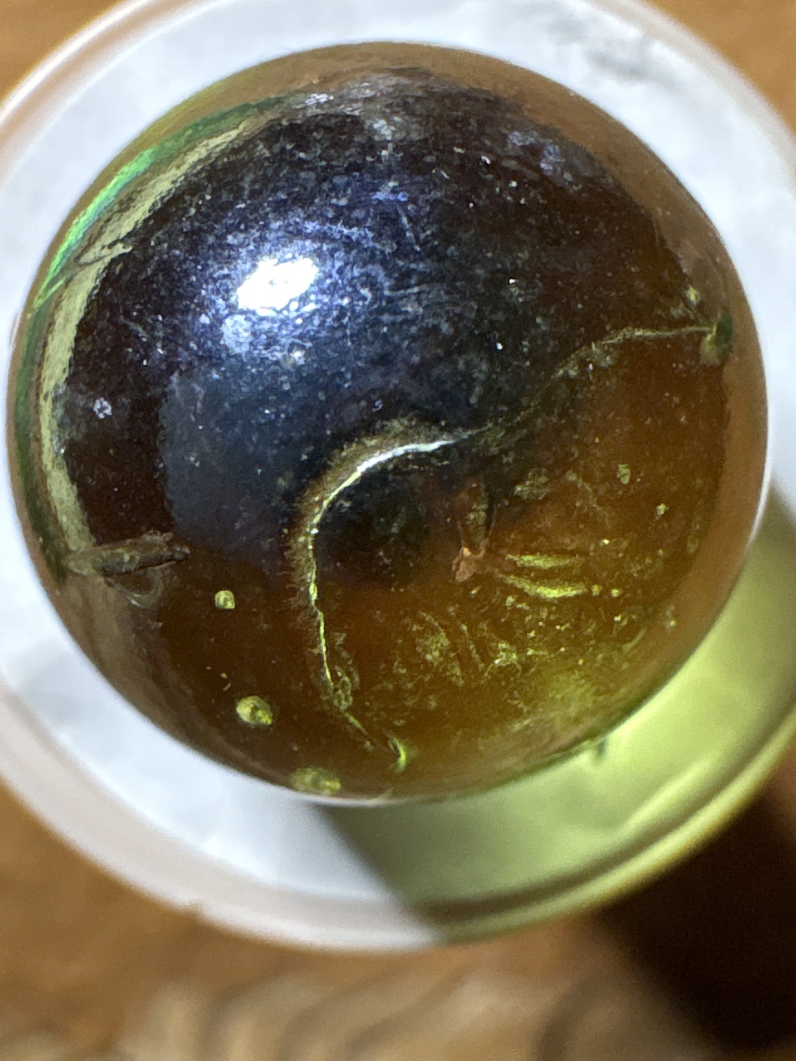 Amber Slag by Akro Agate Company, identification view