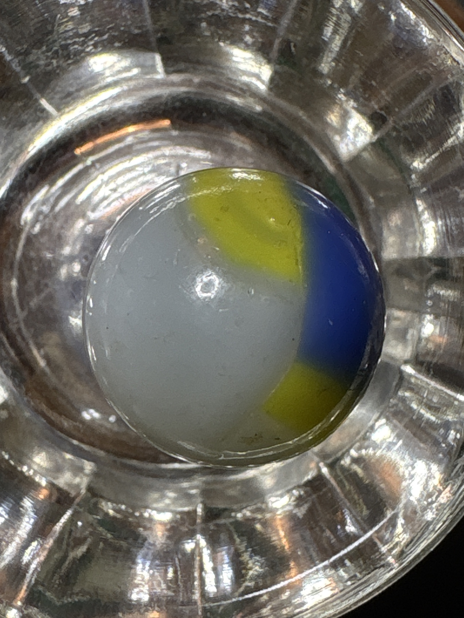 Conqueror (Yellow & Blue) by Vitro Agate Company, identification view