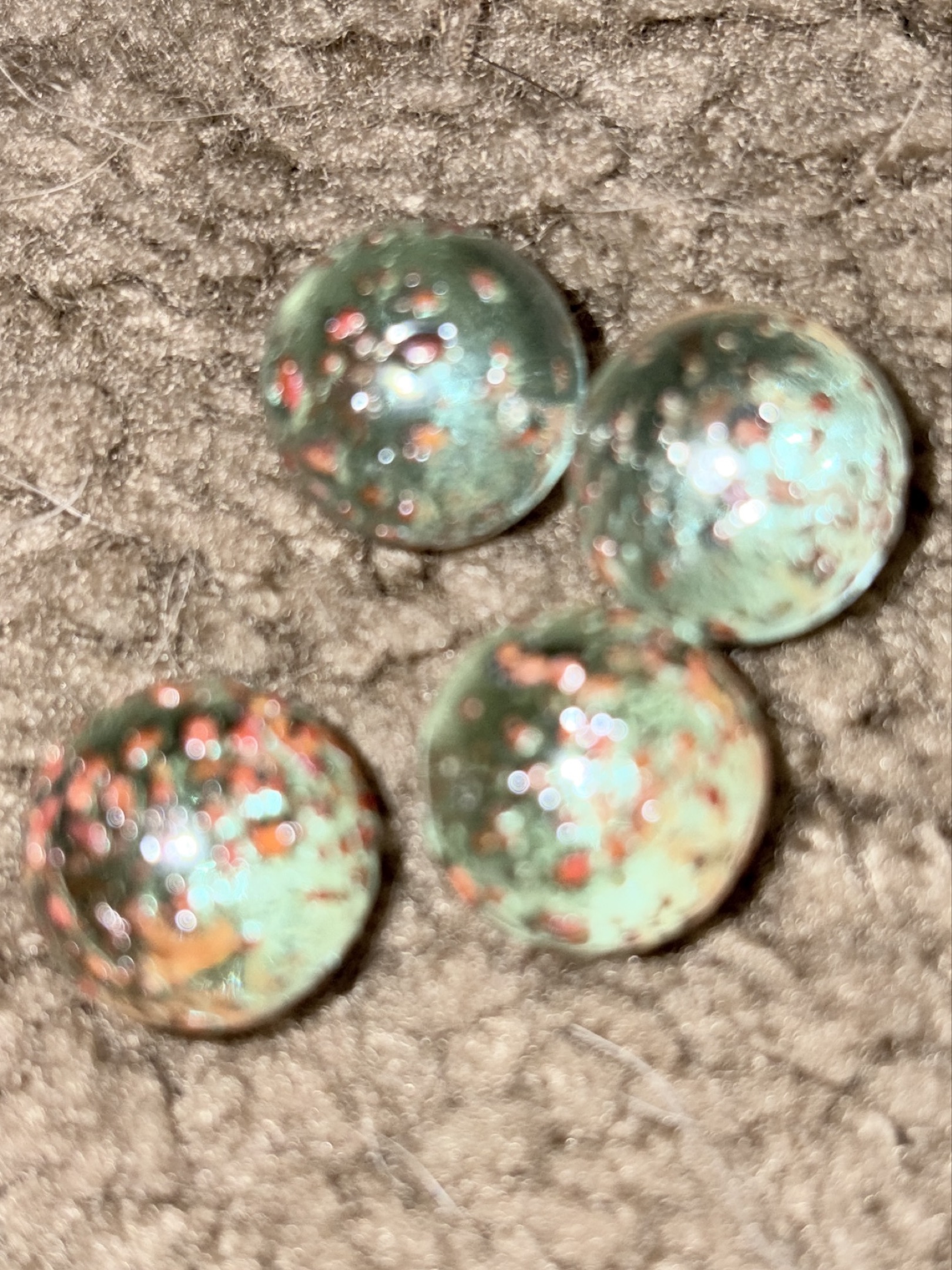 Red Freckles on Clear (Confetti) by Vitro Agate, identification view