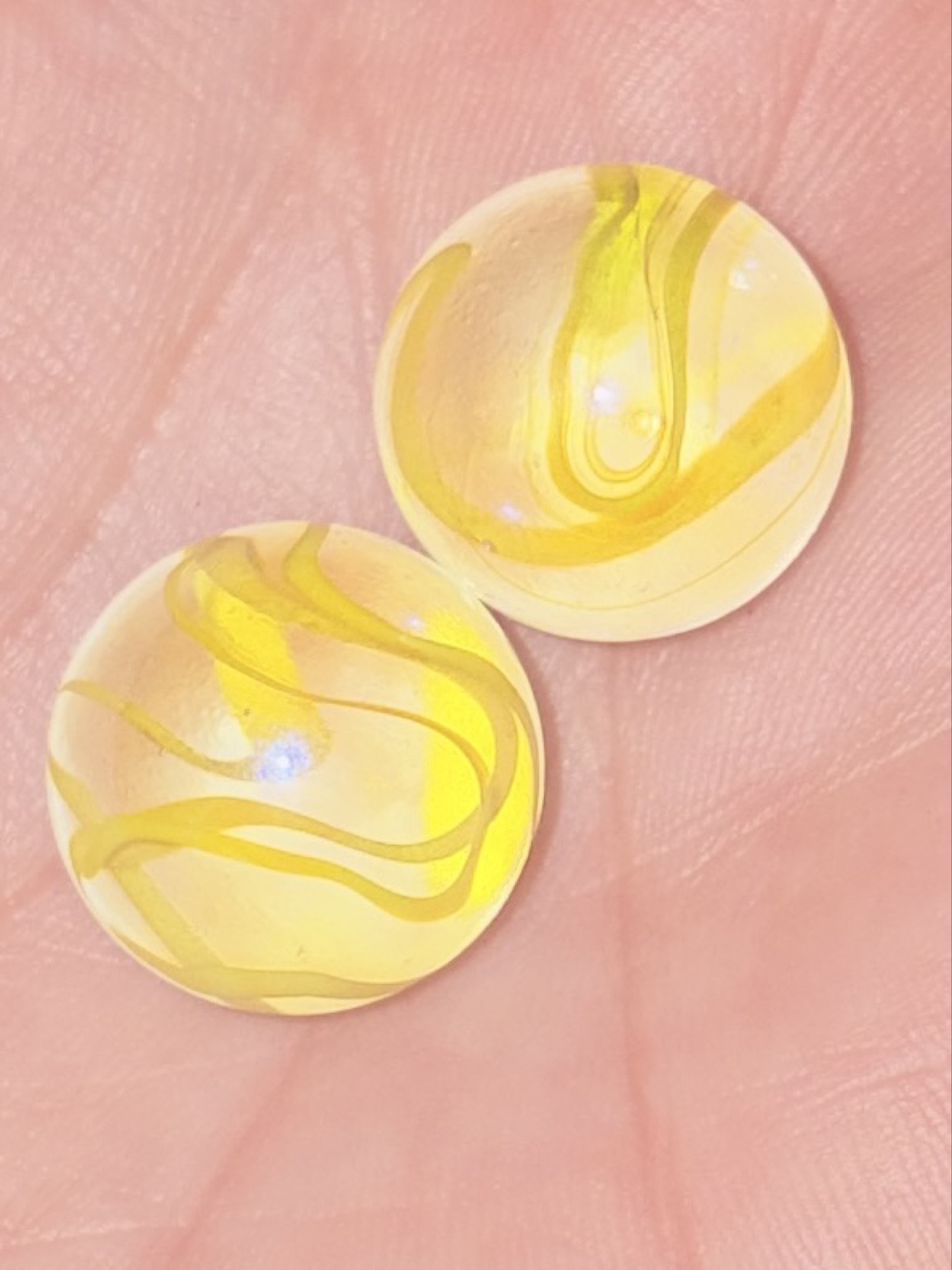 Yellow Ribbon Swirl by Vitro Agate Co., identification view