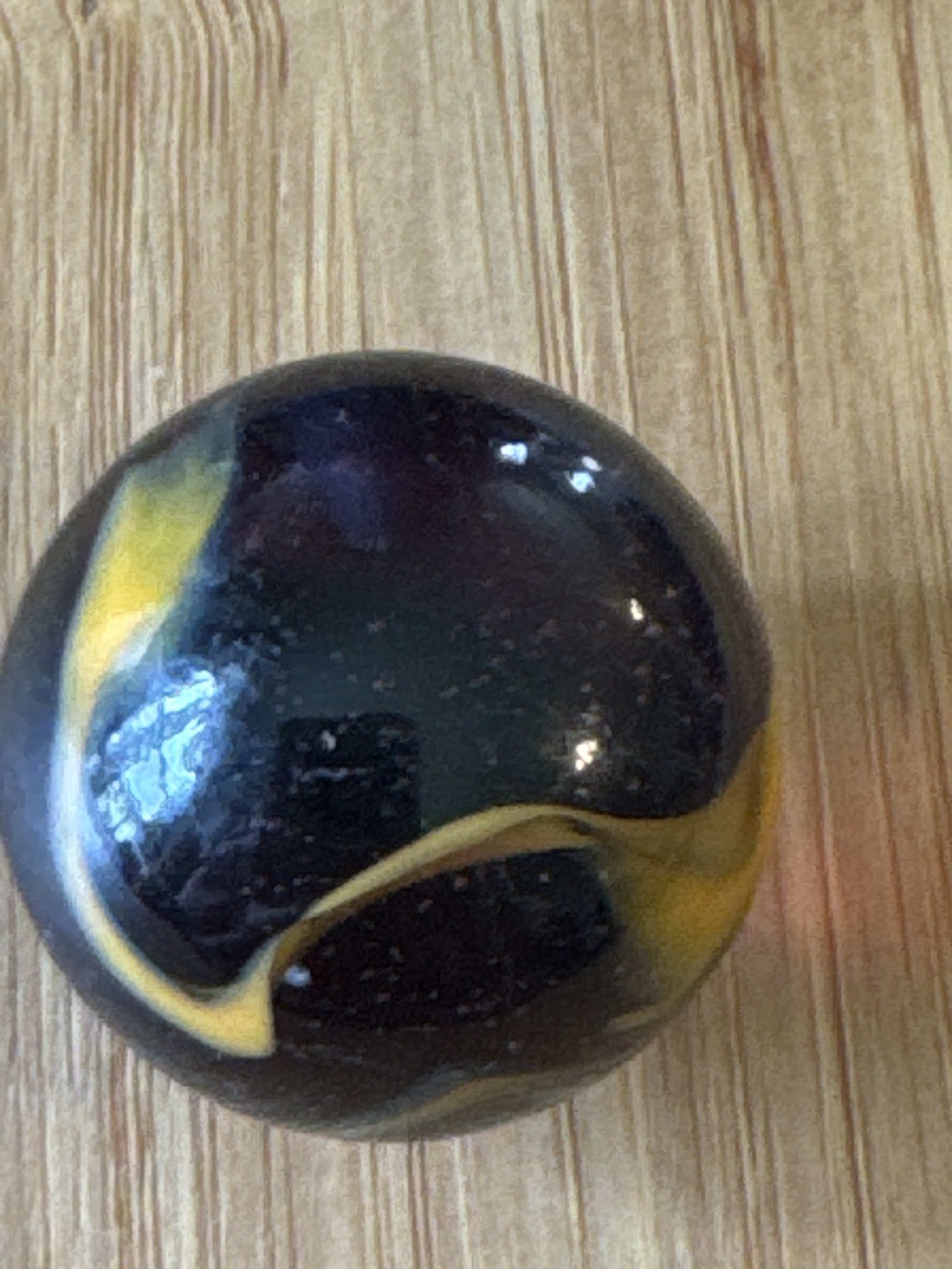Bumblebee by Peltier Glass Company