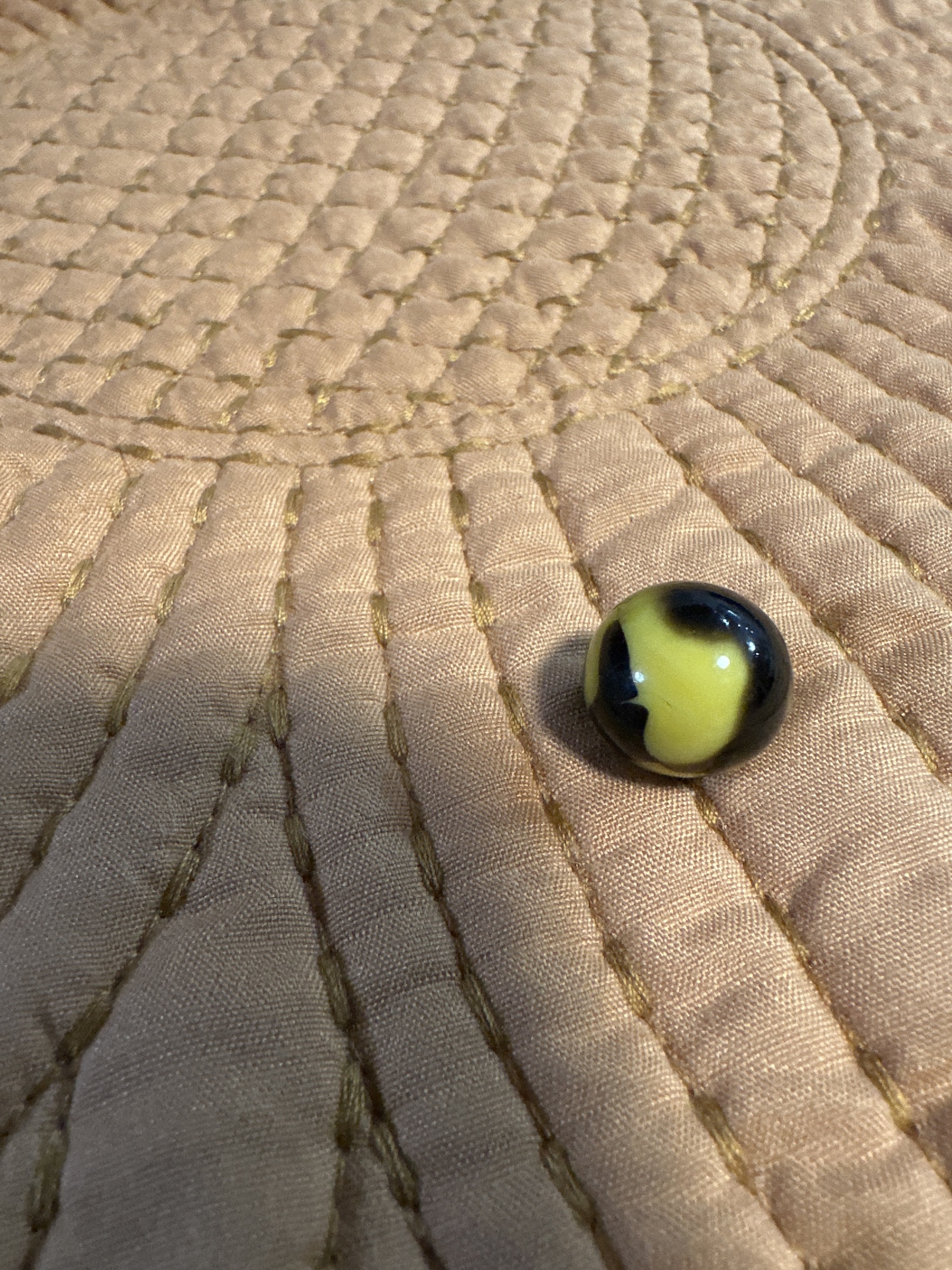 Bumblebee by Marble King, identification view