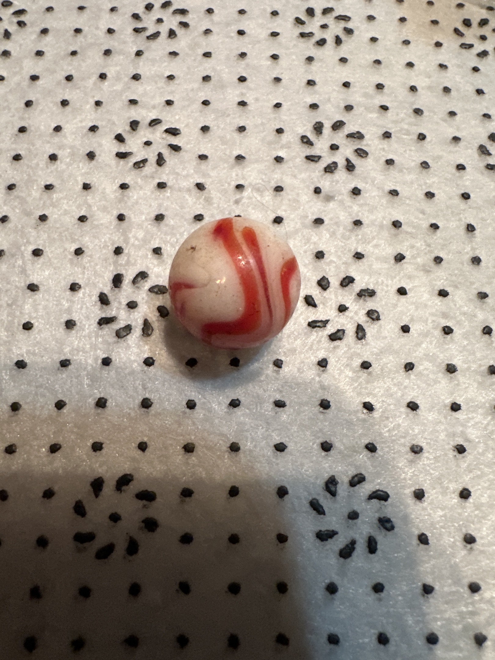 Red and White Corkscrew by Akro Agate, identification view
