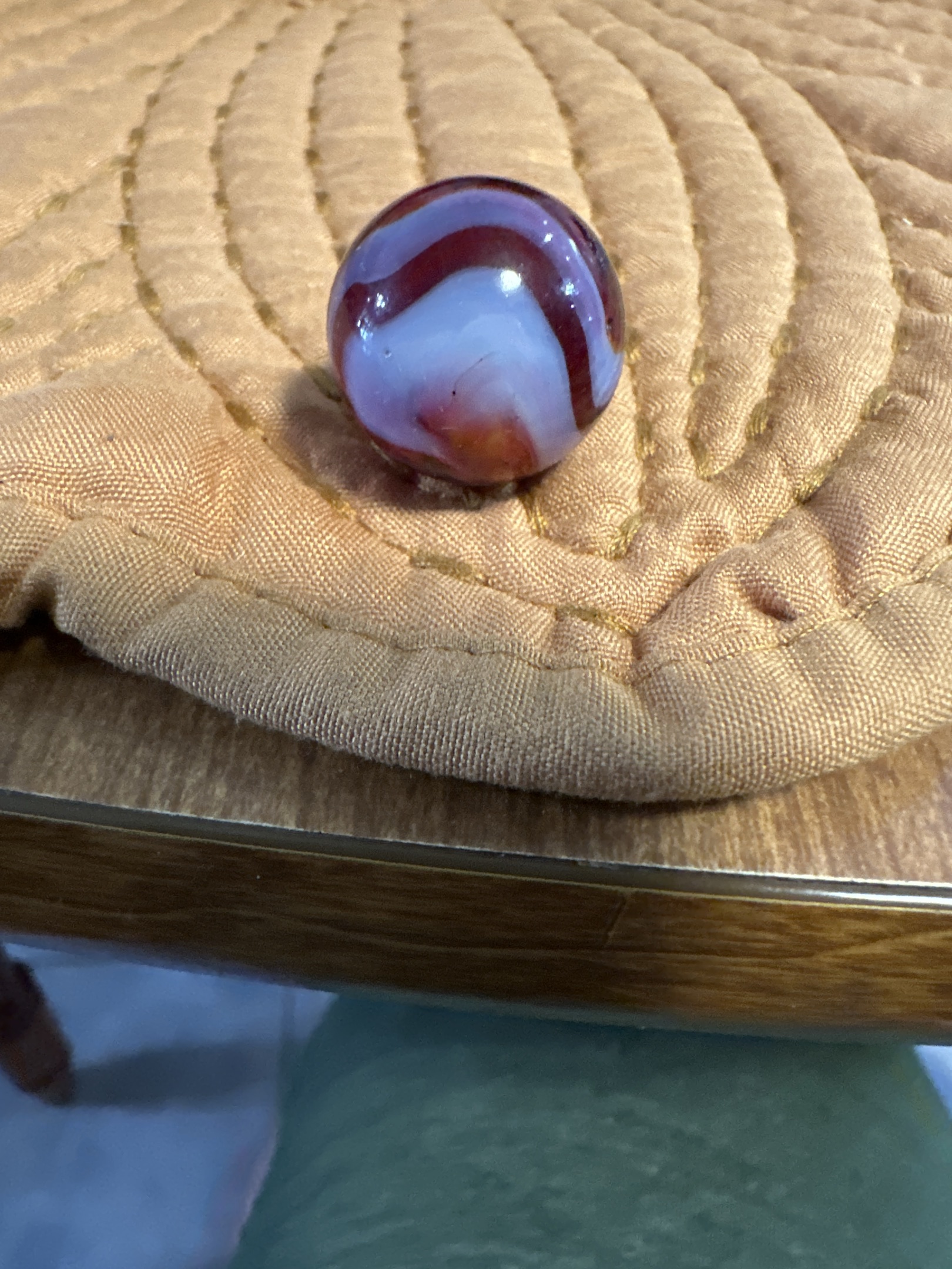 Red Rainbo by Peltier Glass Company, identification view