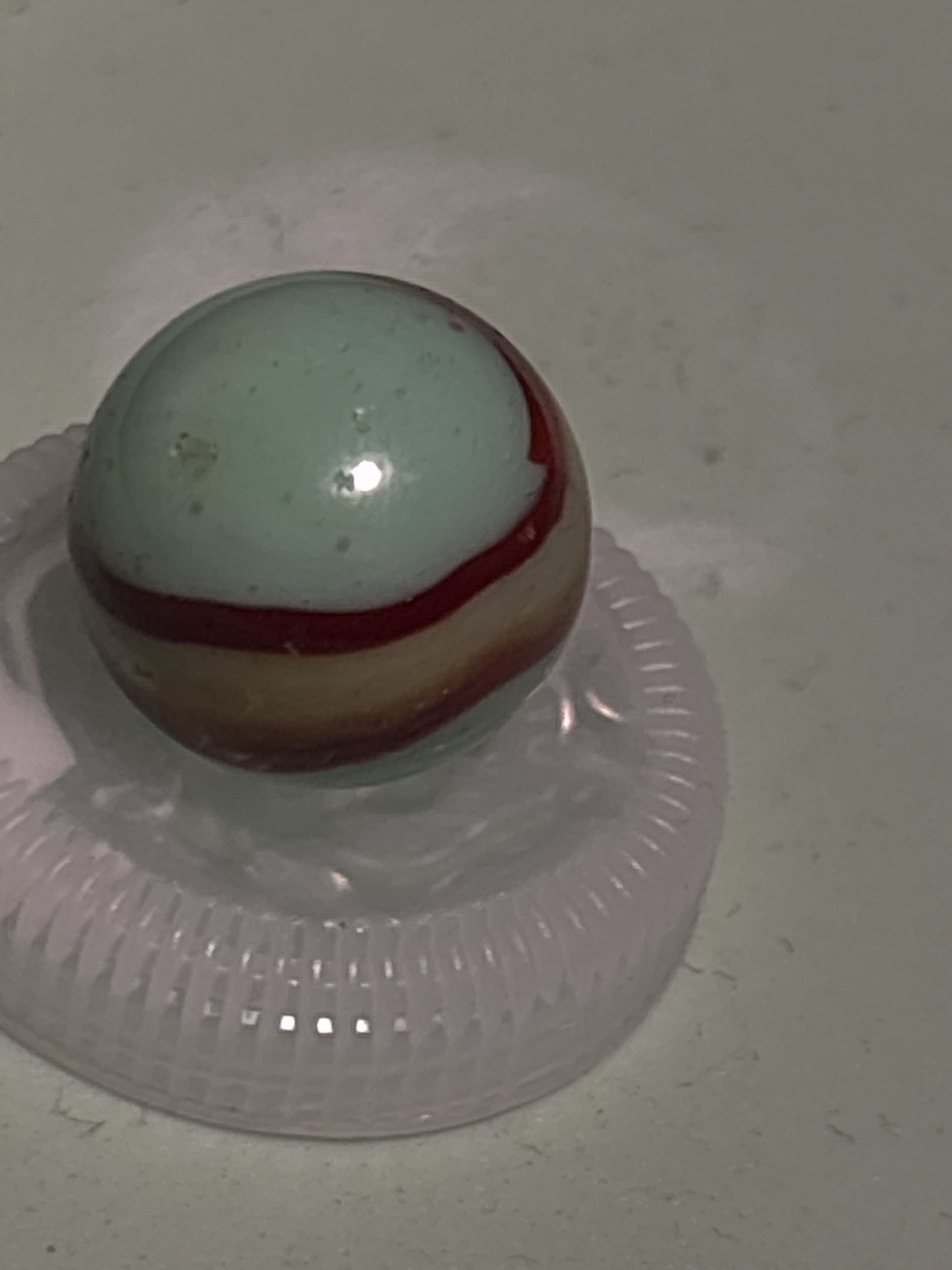 Tri-Color / Popeye-style by Akro Agate Company, identification view