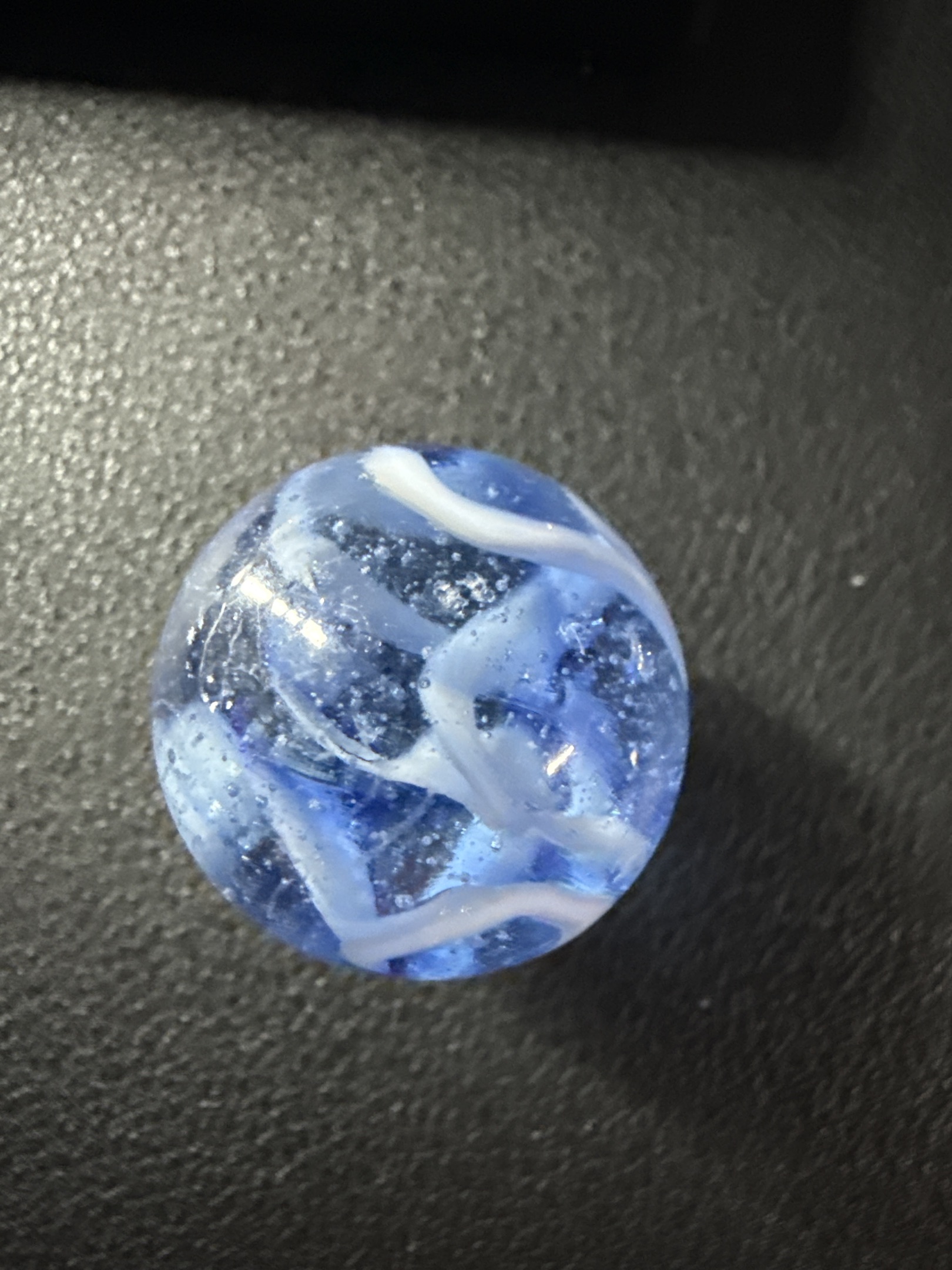 Prize Name (Blue & White) by Akro Agate Company, identification view