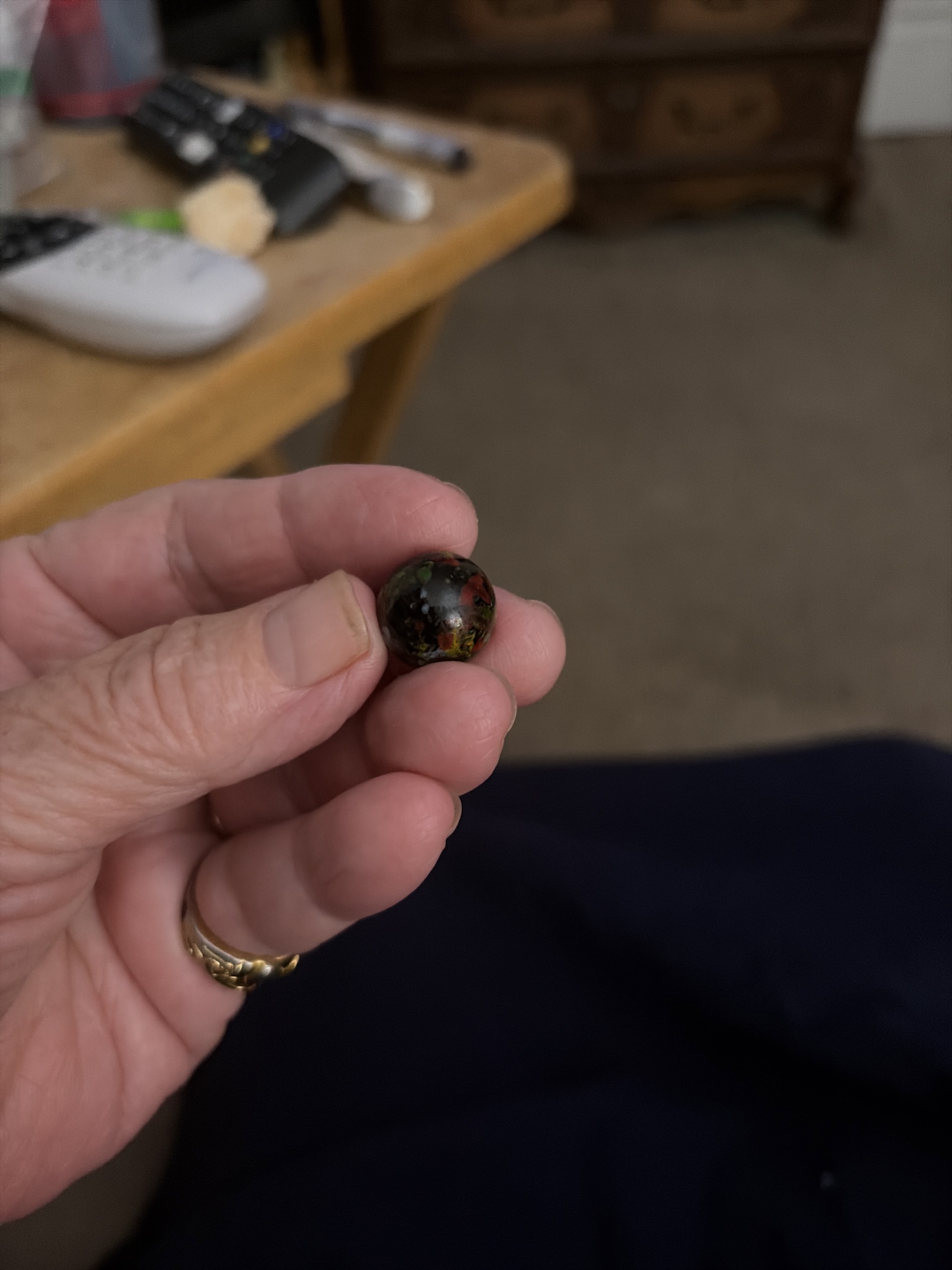 Blackie Confetti by Vitro Agate Company, identification view