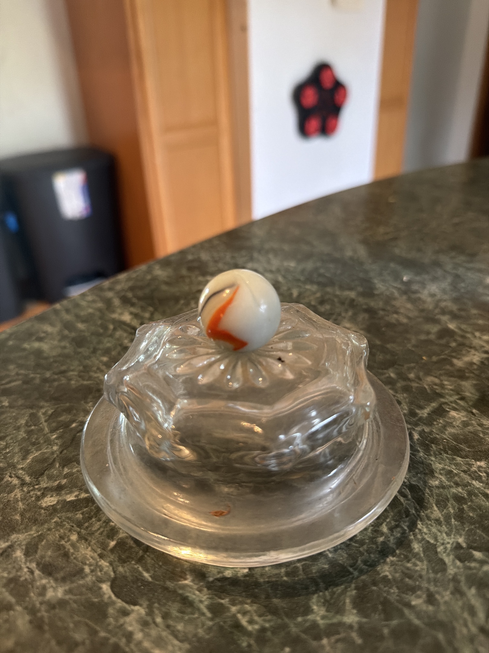 Popeye (Red/Green/White) by Akro Agate Company, identification view