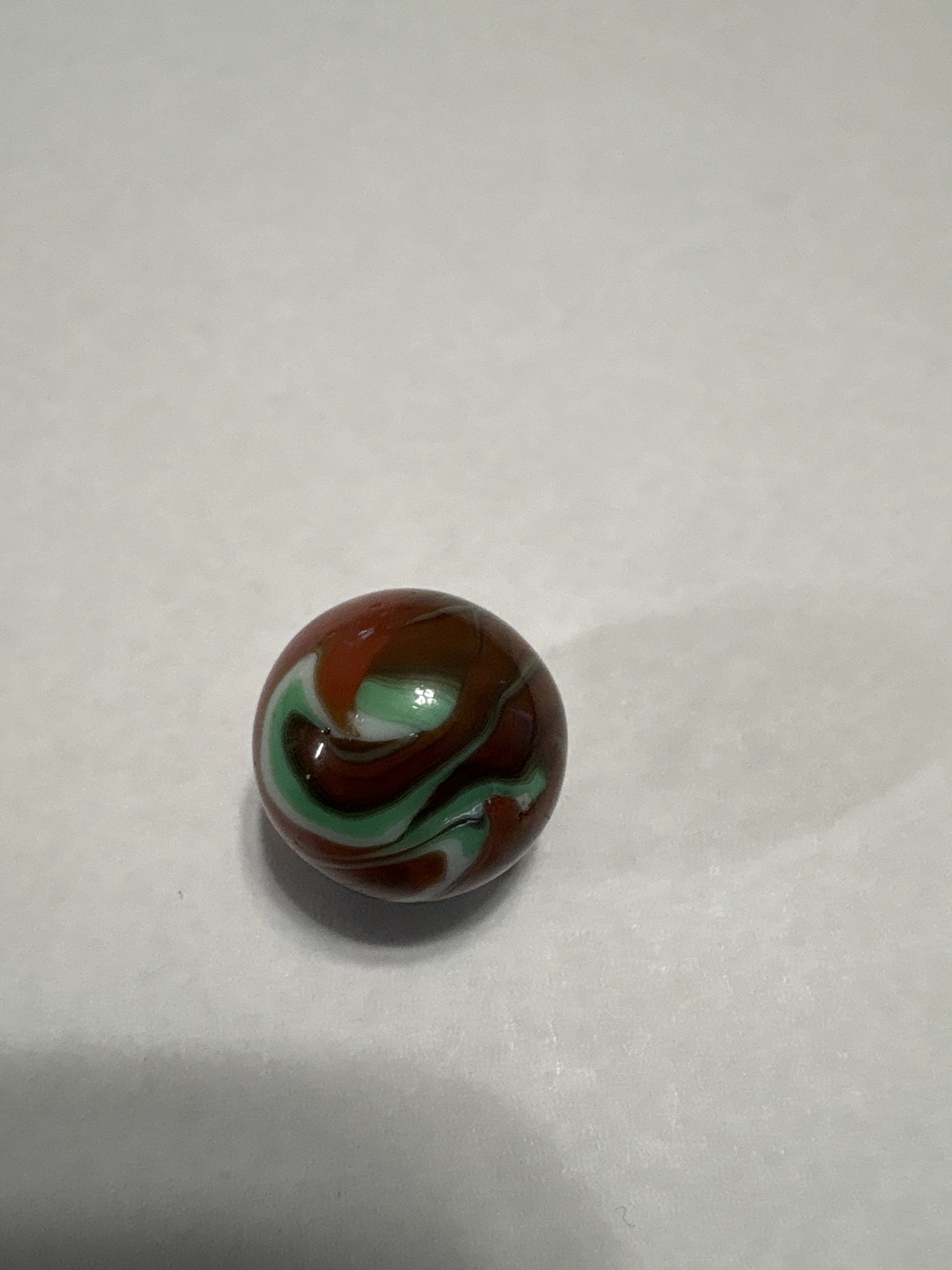 Tiger - Red Base with Green Ribbon by Vitro Agate Company, identification view