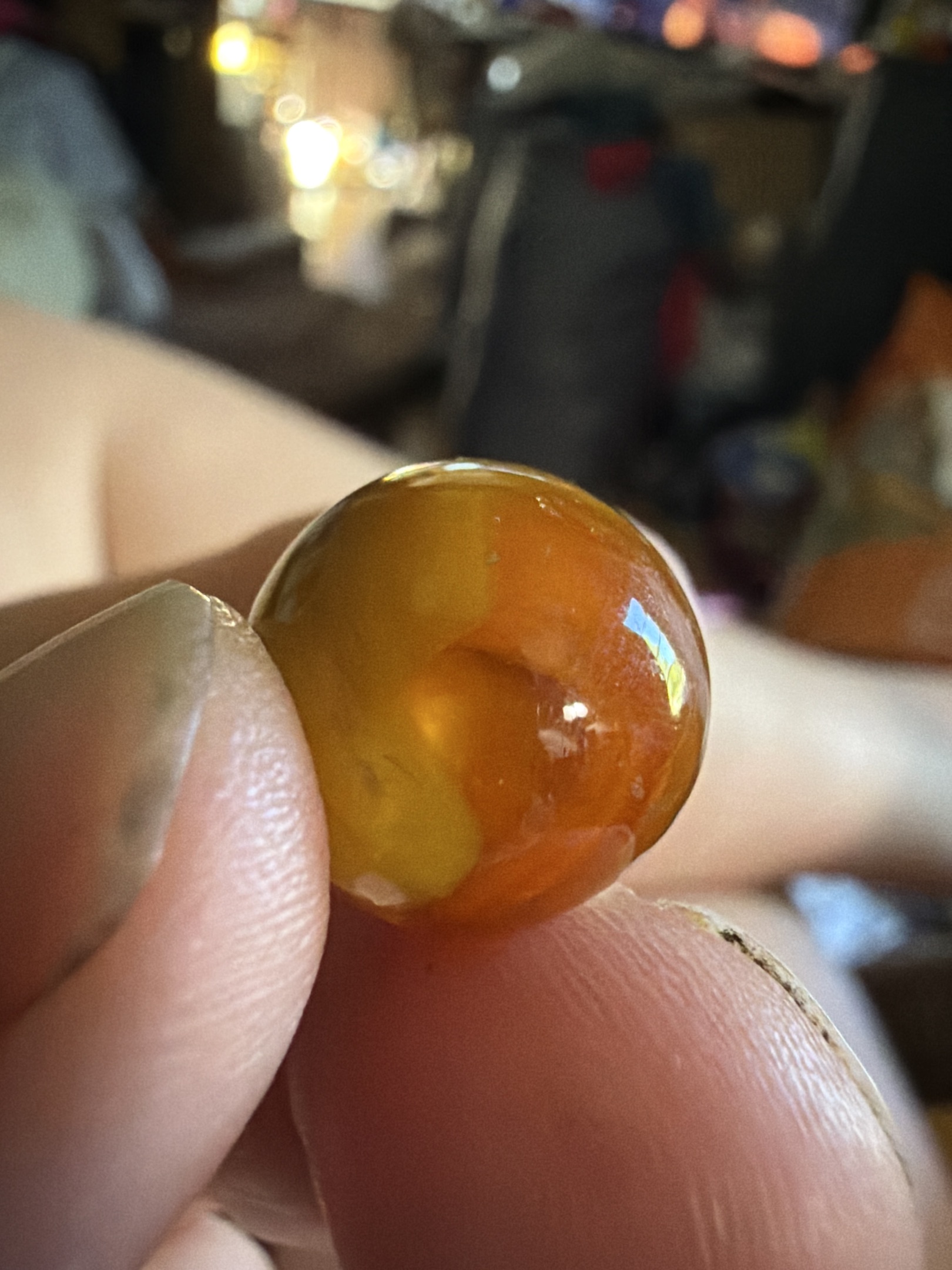 Amber and Yellow Corkscrew by Akro Agate Company, identification view