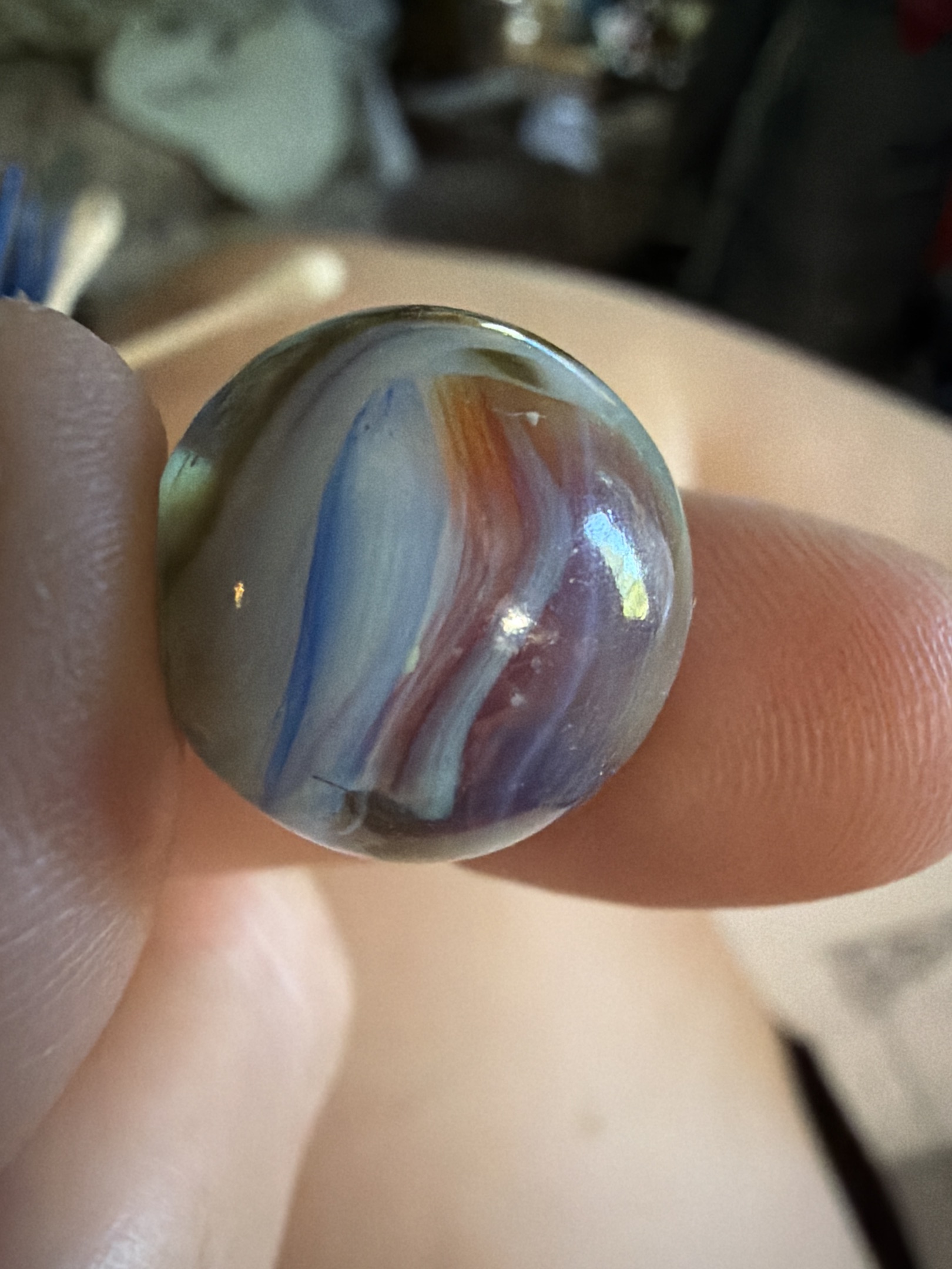 American Onyx / Transparent Swirl by Christensen Agate Company, identification view