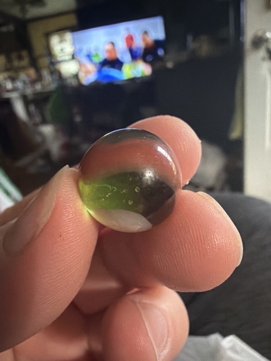 Green and White 3-Vane Cat's Eye by Vitro Agate, identification view