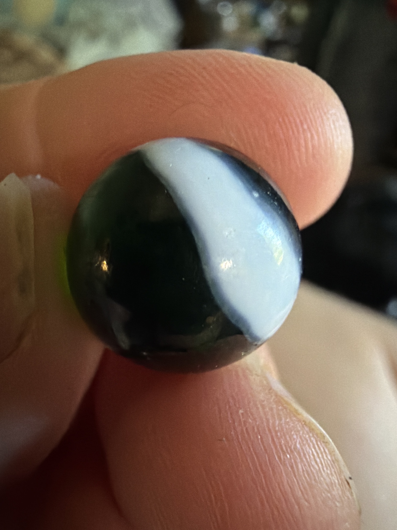 Wasp by Peltier Glass Company, identification view