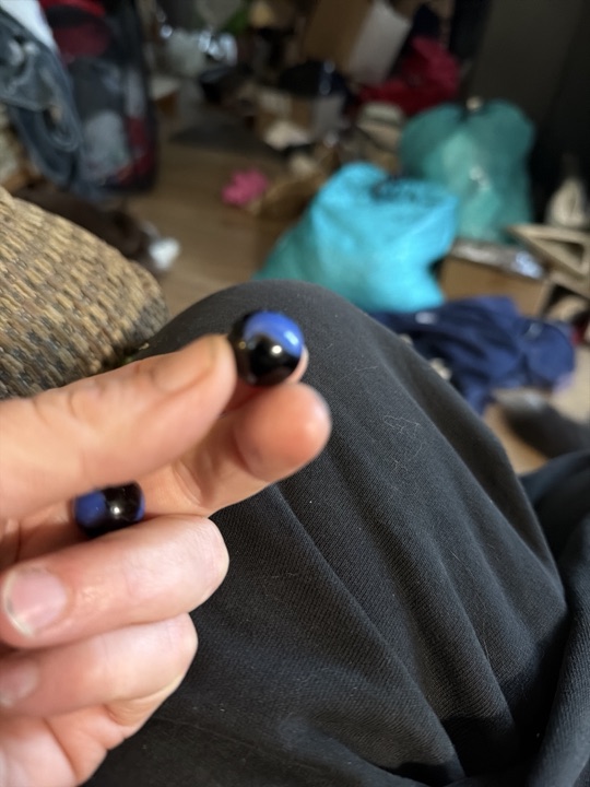 Blackie - Blue Patch by Vitro Agate, identification view