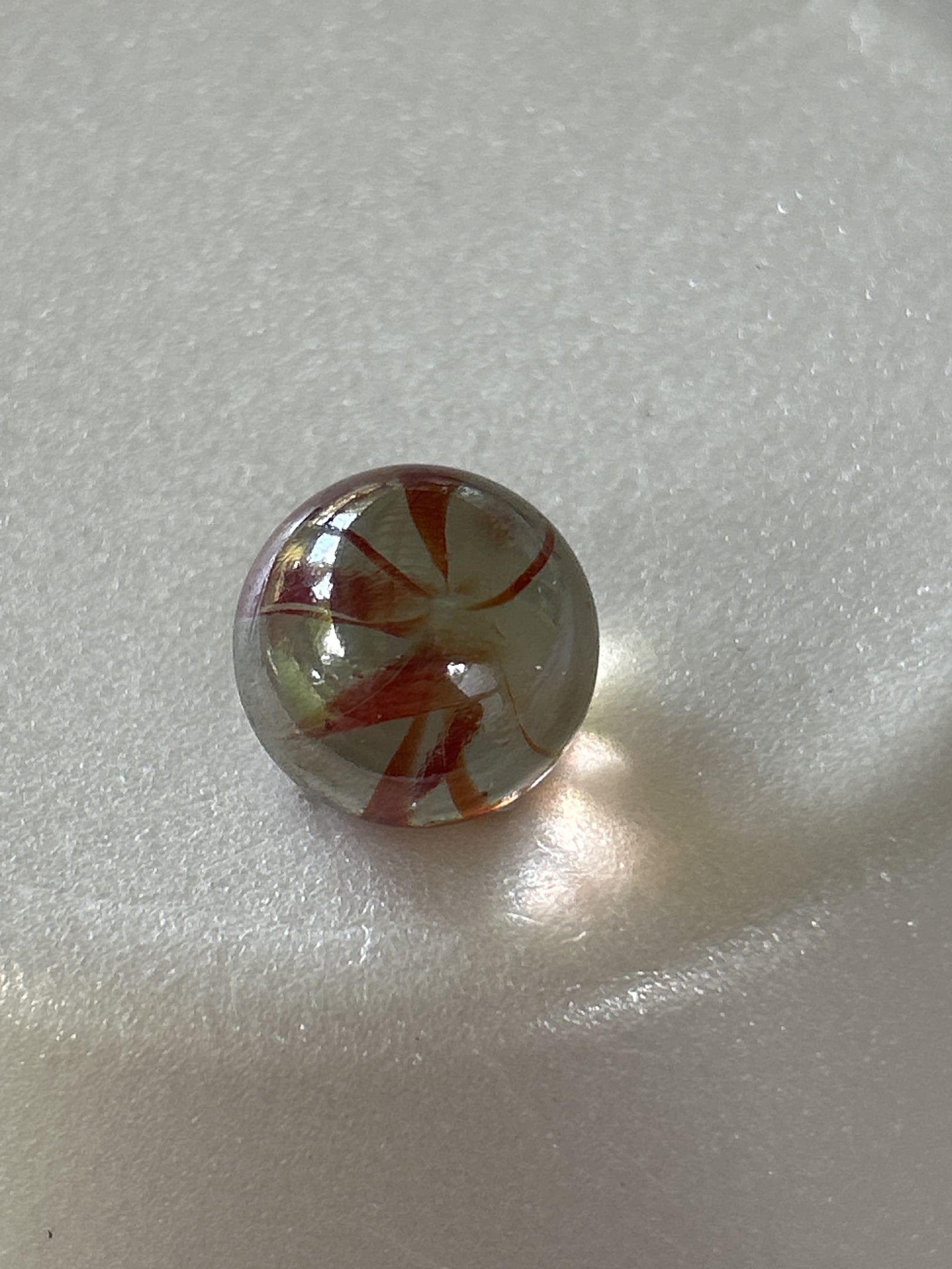 Four-Vane Red Cat's Eye by Marble King, identification view