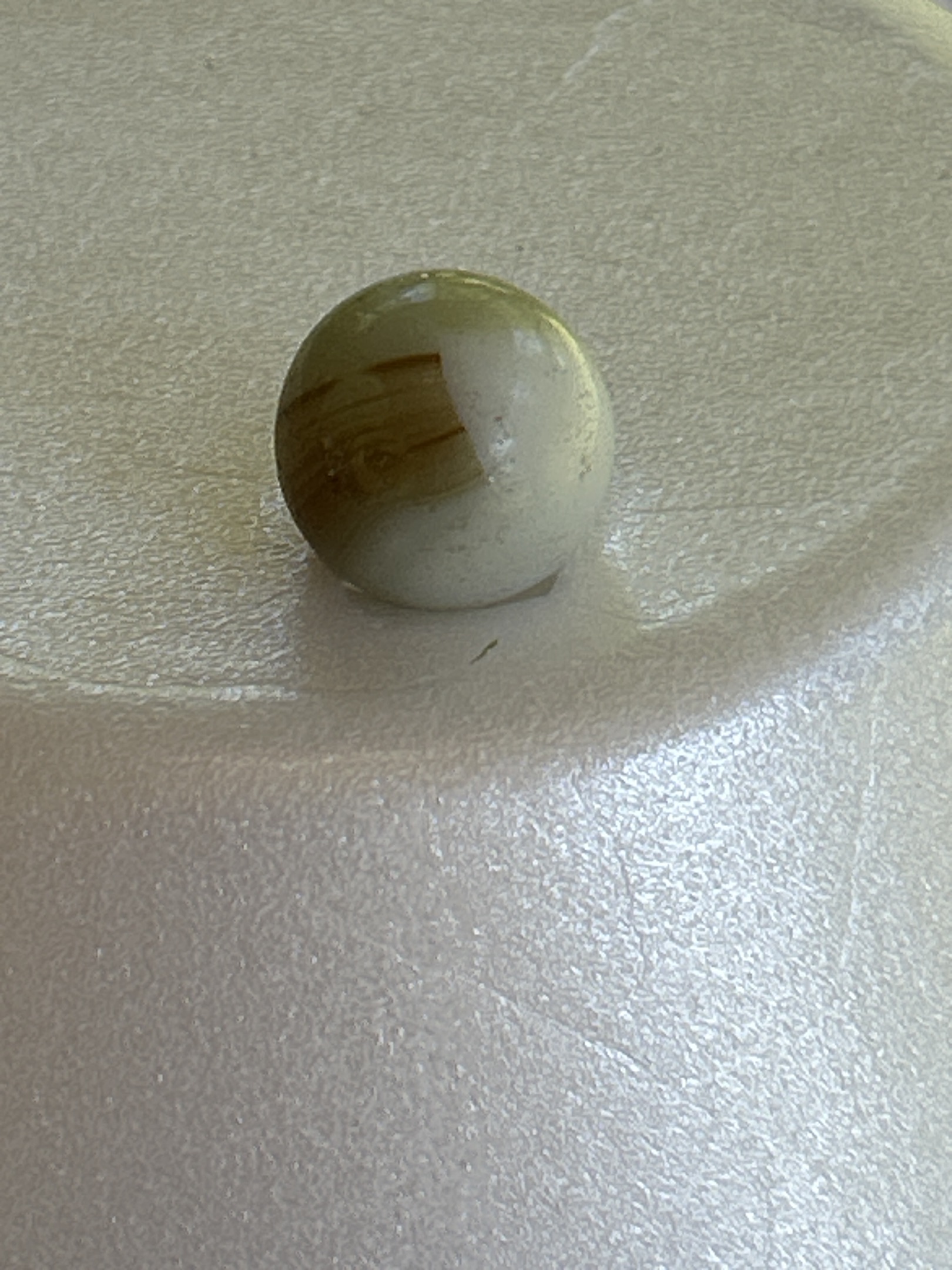 Prize Name (Amber/Brown & White) by Akro Agate, identification view
