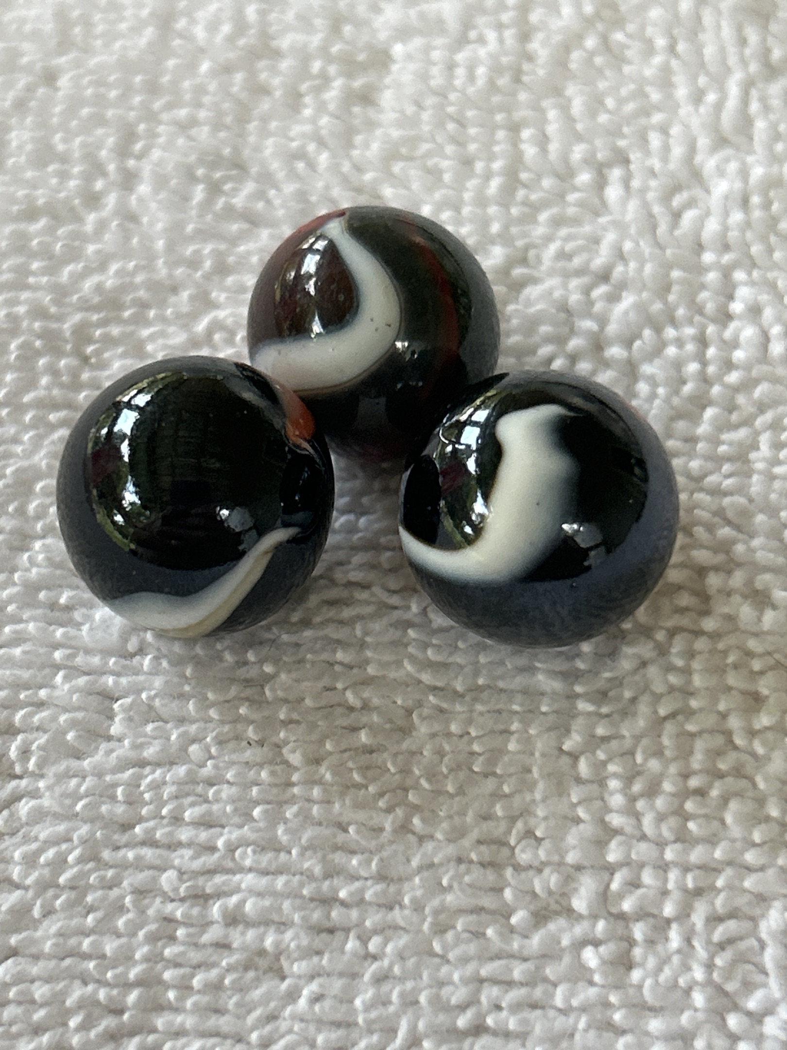 Black Panther / Onyx Swirl by Marble King, identification view