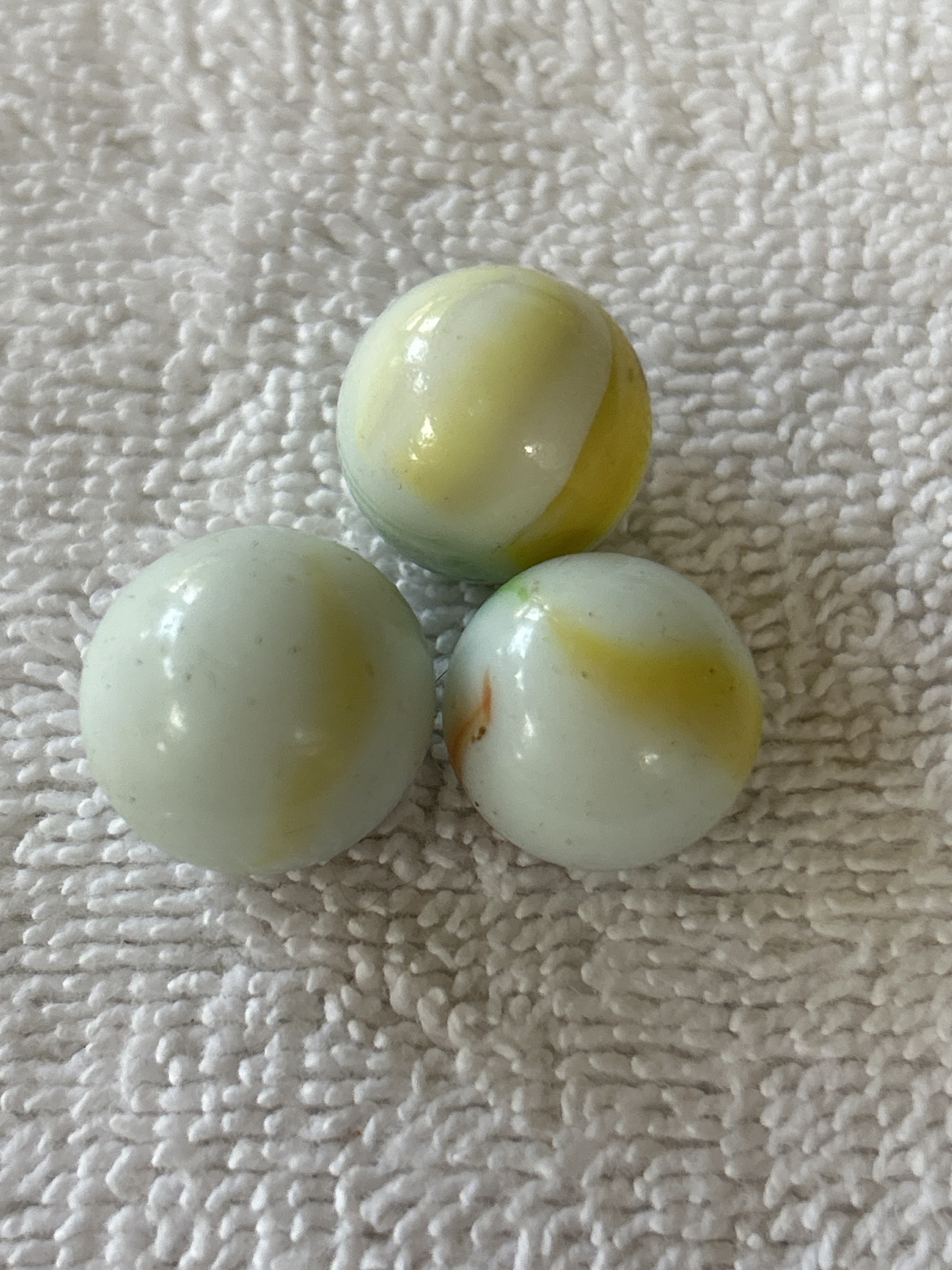 White Base with Color Patches by Vitro Agate Company, identification view