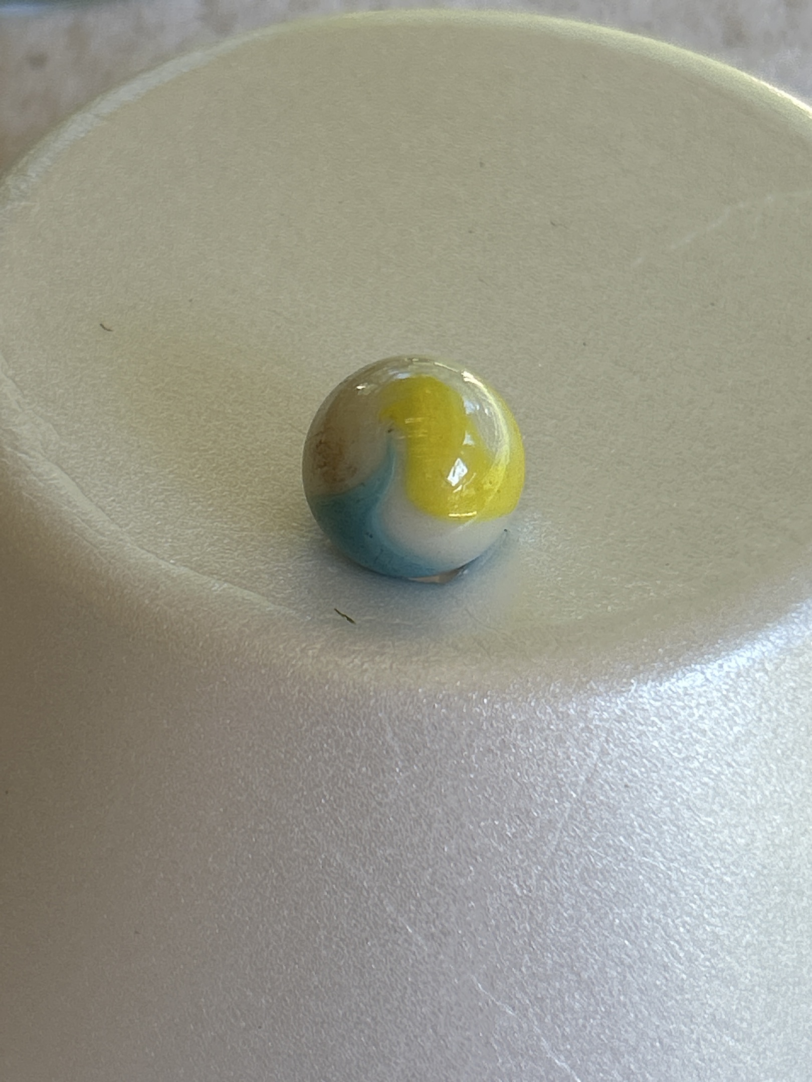 Yellow and Blue Popeye by Akro Agate, identification view