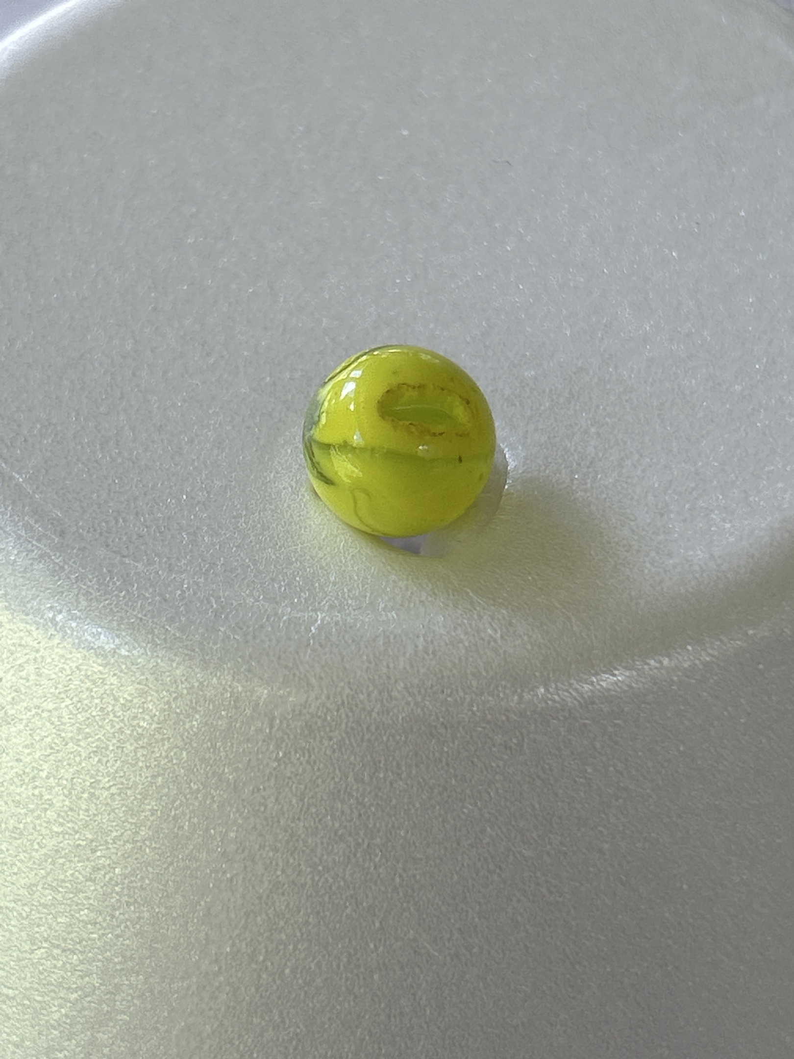 Banana Cat's Eye by Marble King, identification view