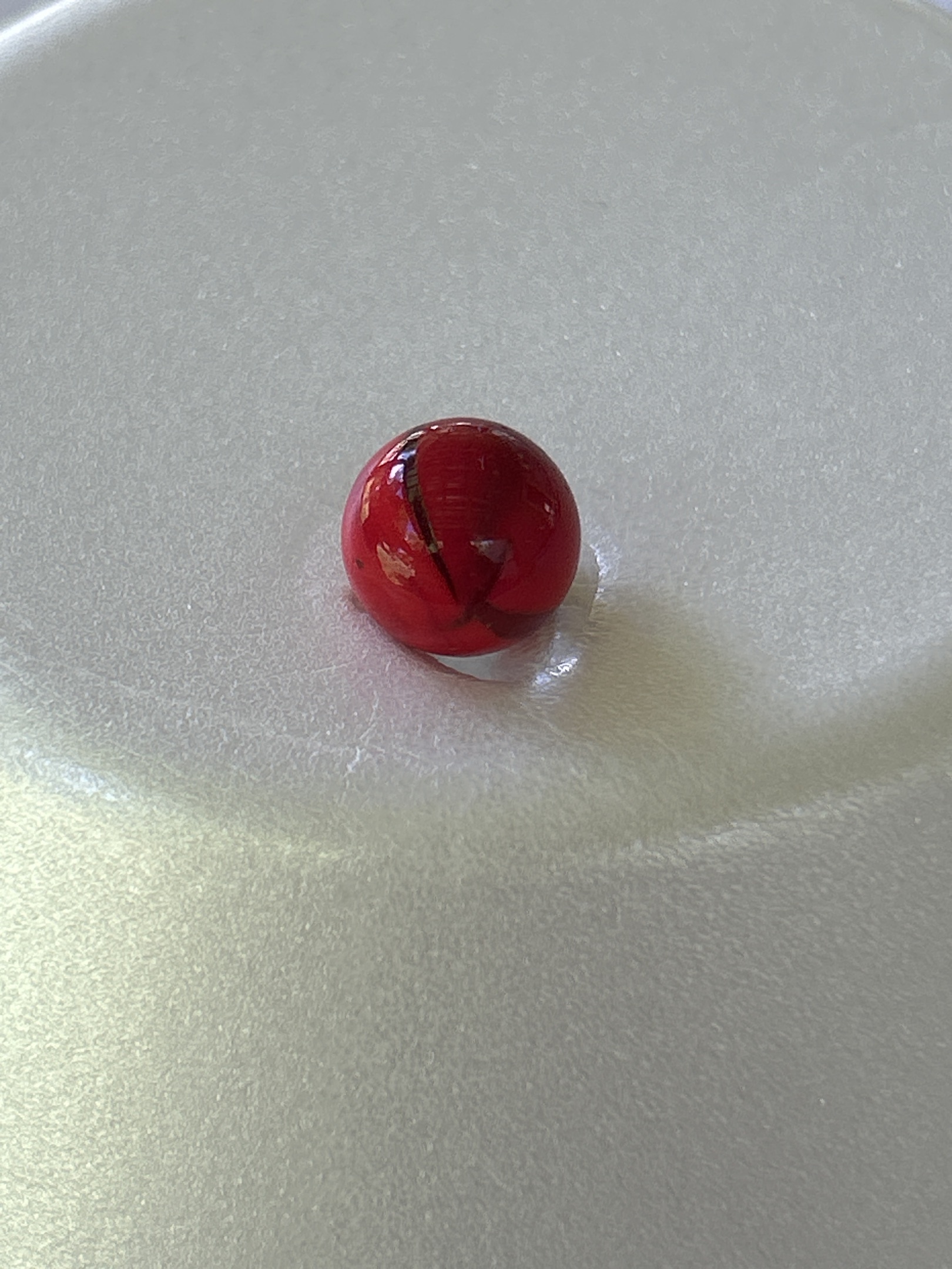 Red with Dark Ribbon by Akro Agate Company, identification view