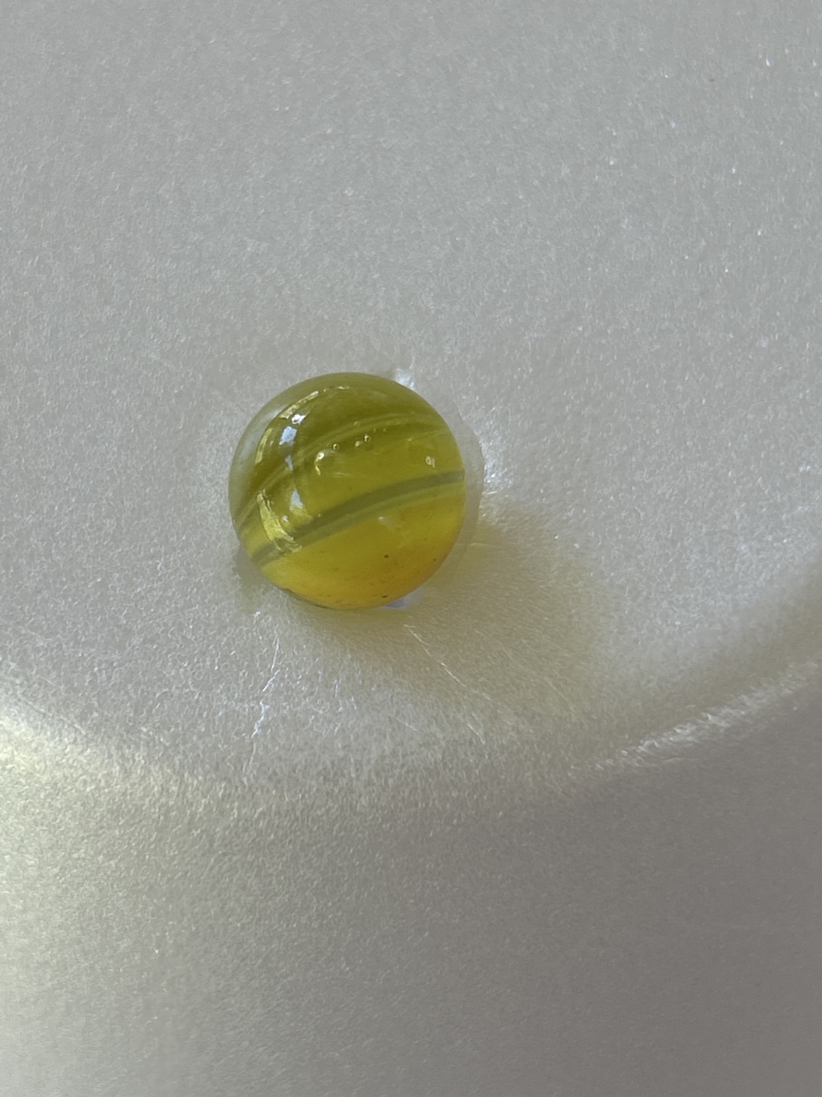 Banana Cat's Eye (Yellow/Green) by Master Glass, identification view