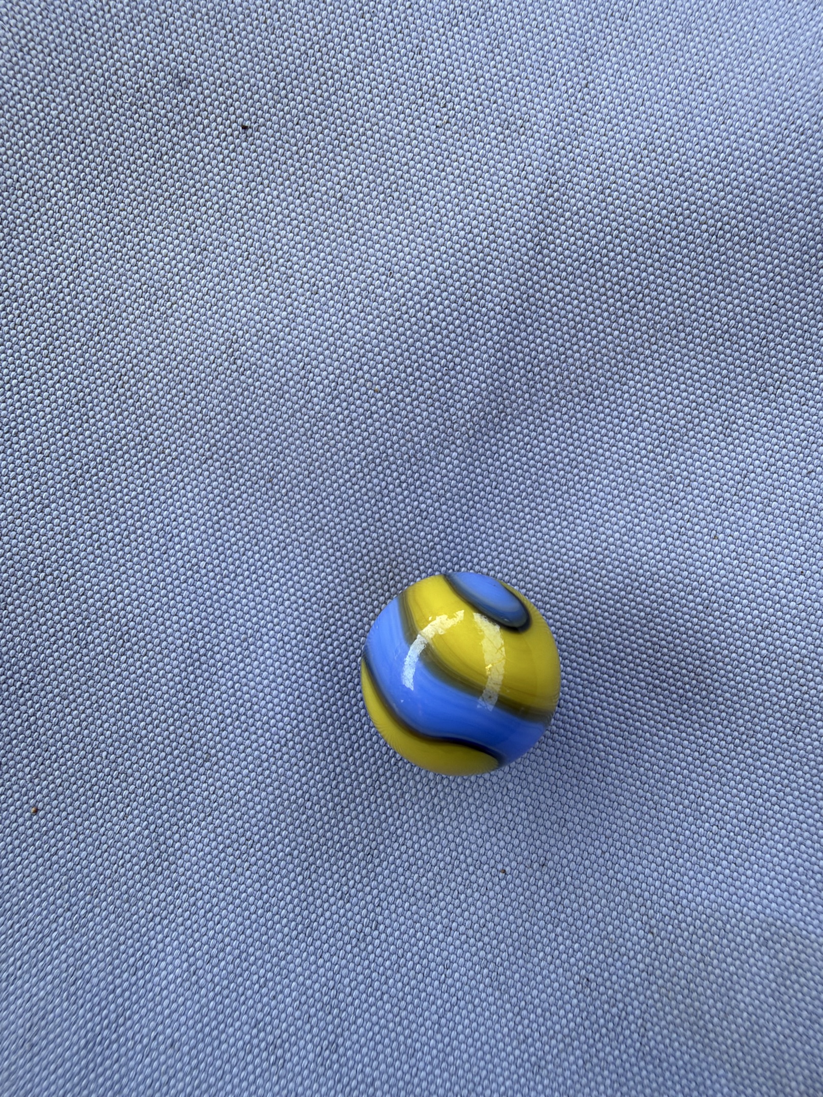 Blue on Yellow Egg Yolk Corkscrew by Akro Agate, identification view