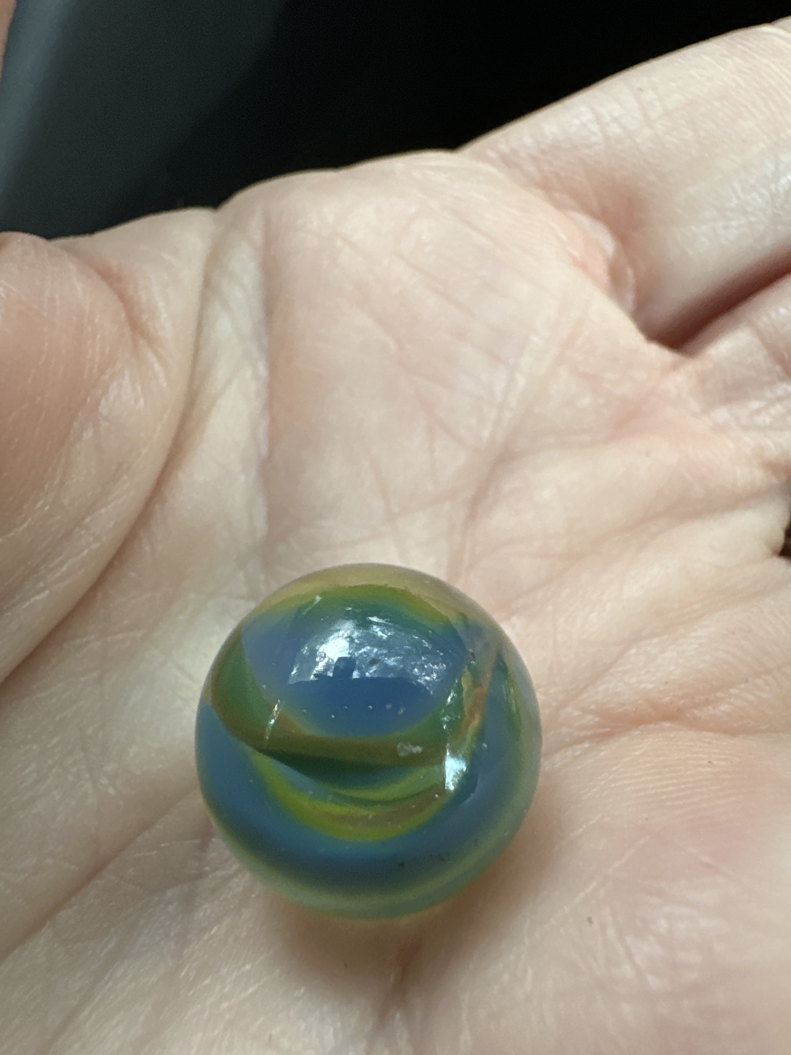 All-Red / Tri-Lite Style (Green/Yellow/Blue Ribbons) by Vitro Agate Company, identification view
