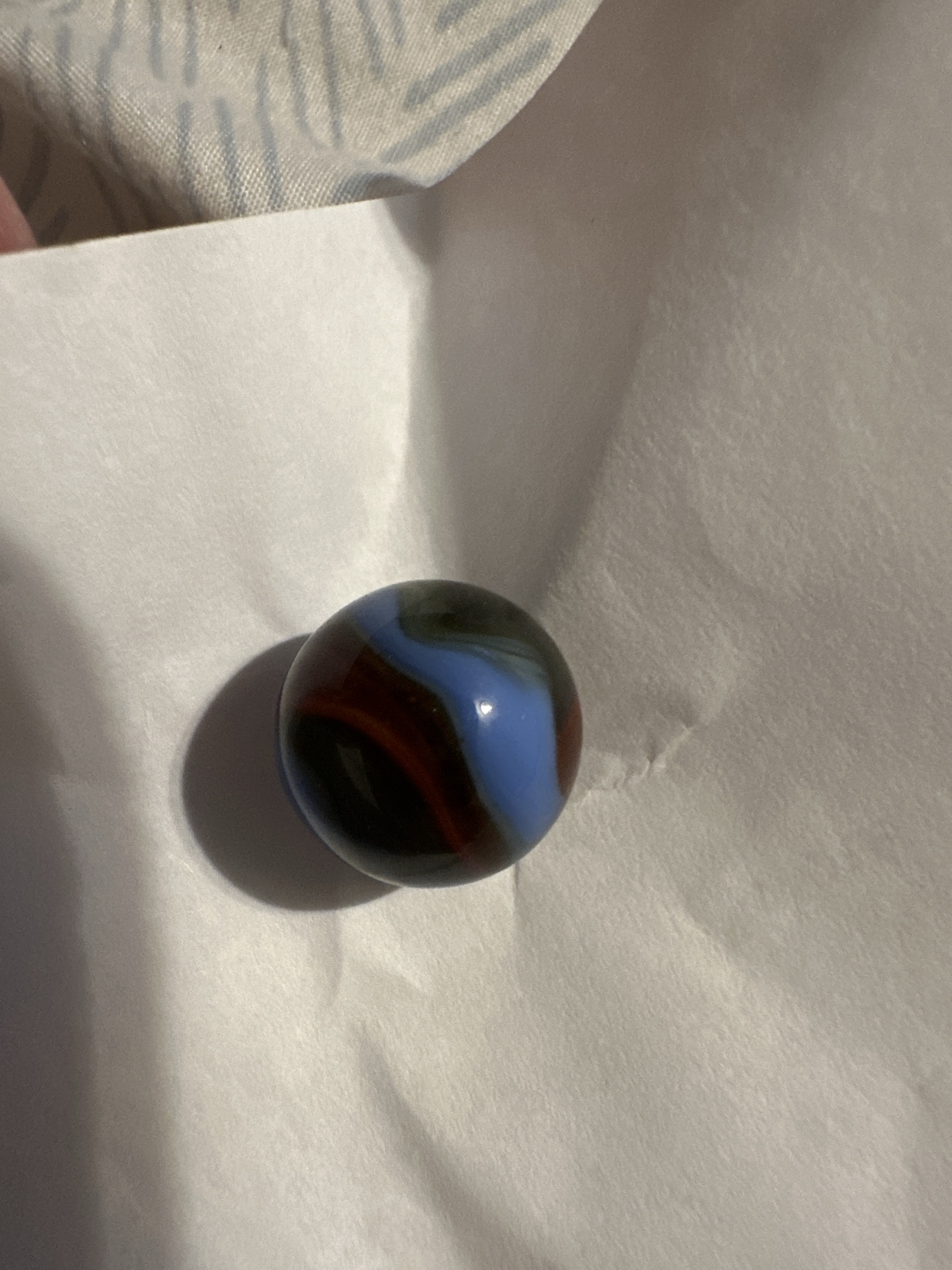 Blue and Oxblood/Brown on Dark by Akro Agate Company, identification view