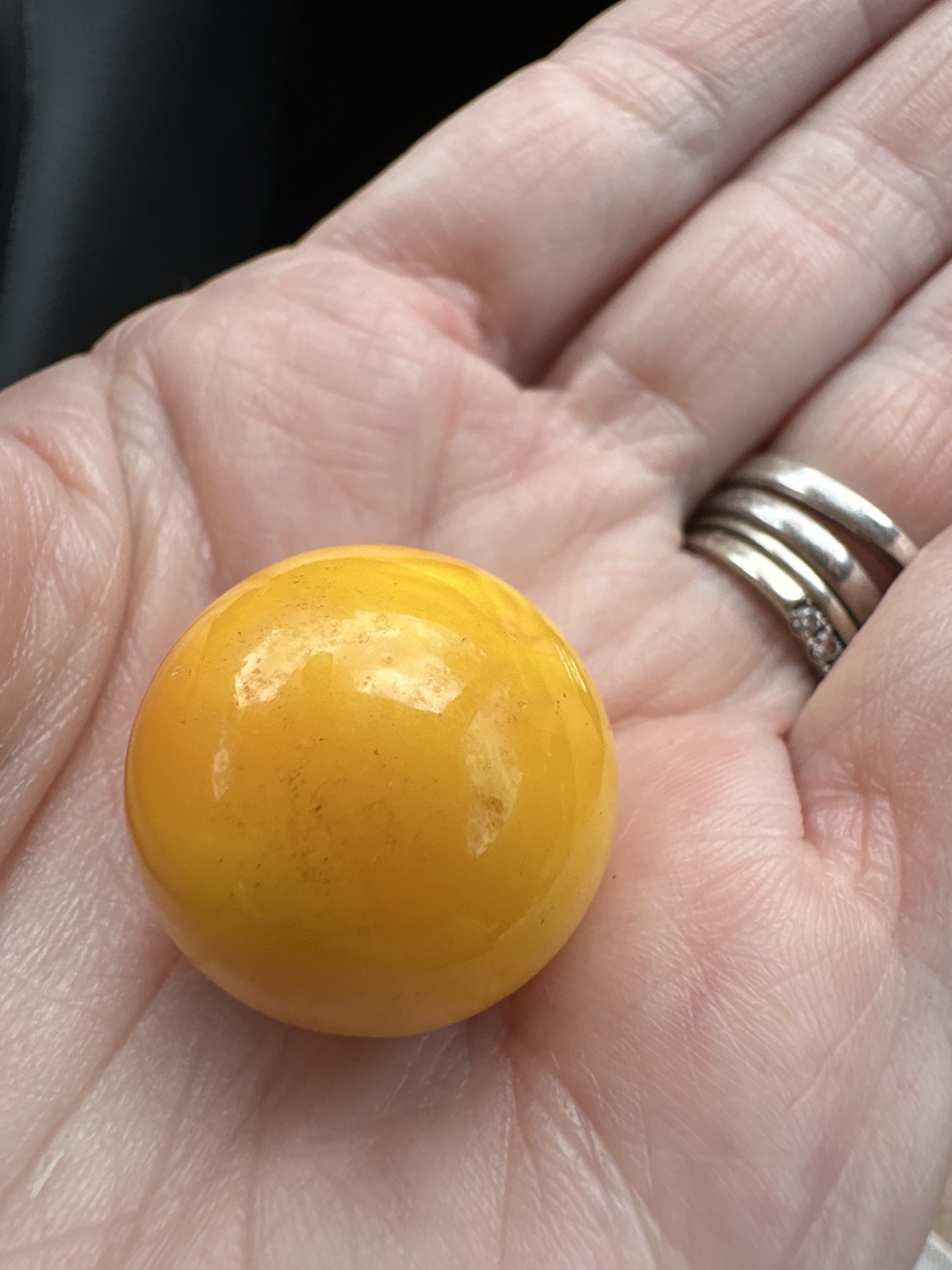 Solid Yellow by Akro Agate, identification view