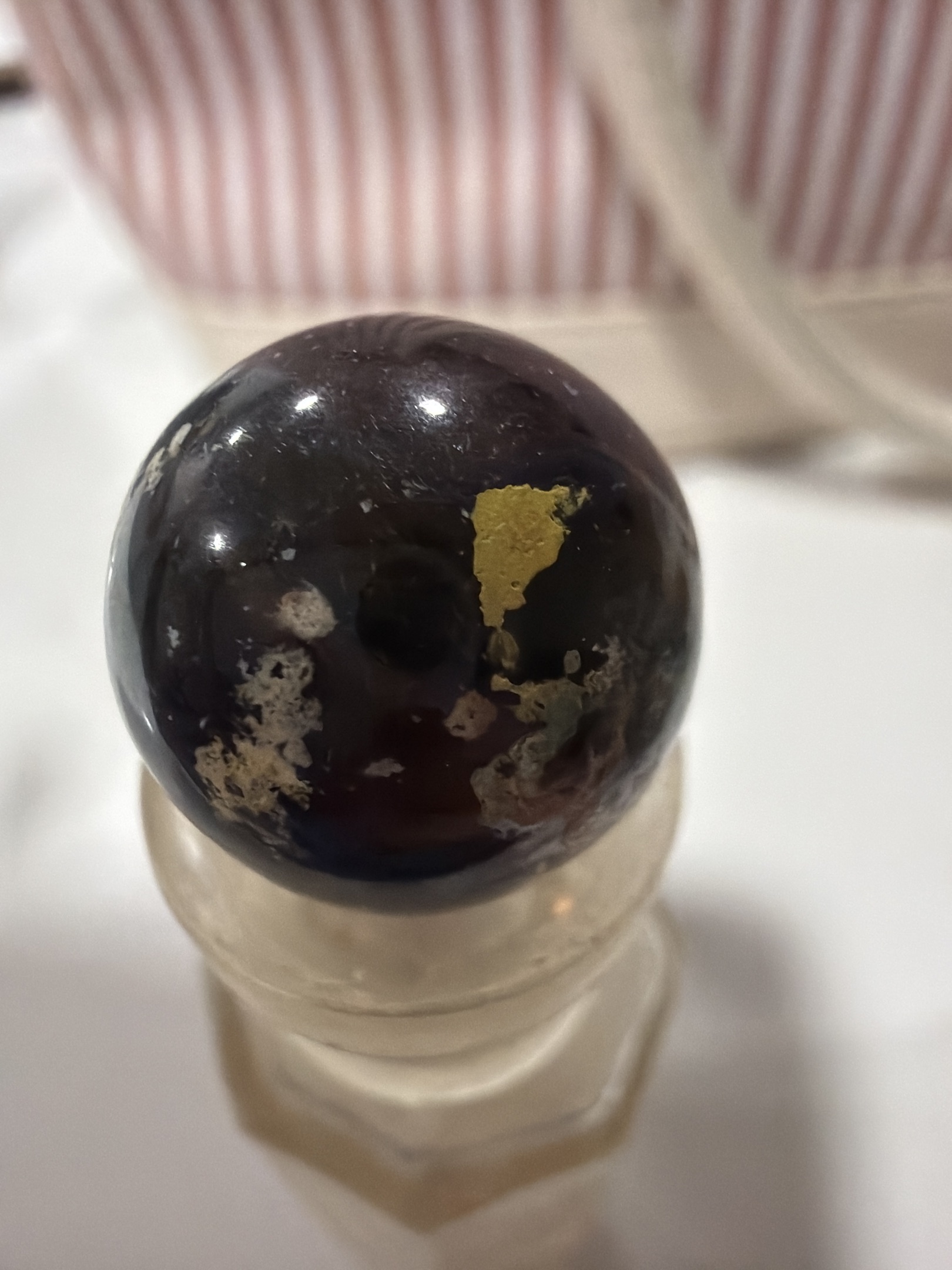 Oxblood Patch by Akro Agate, identification view