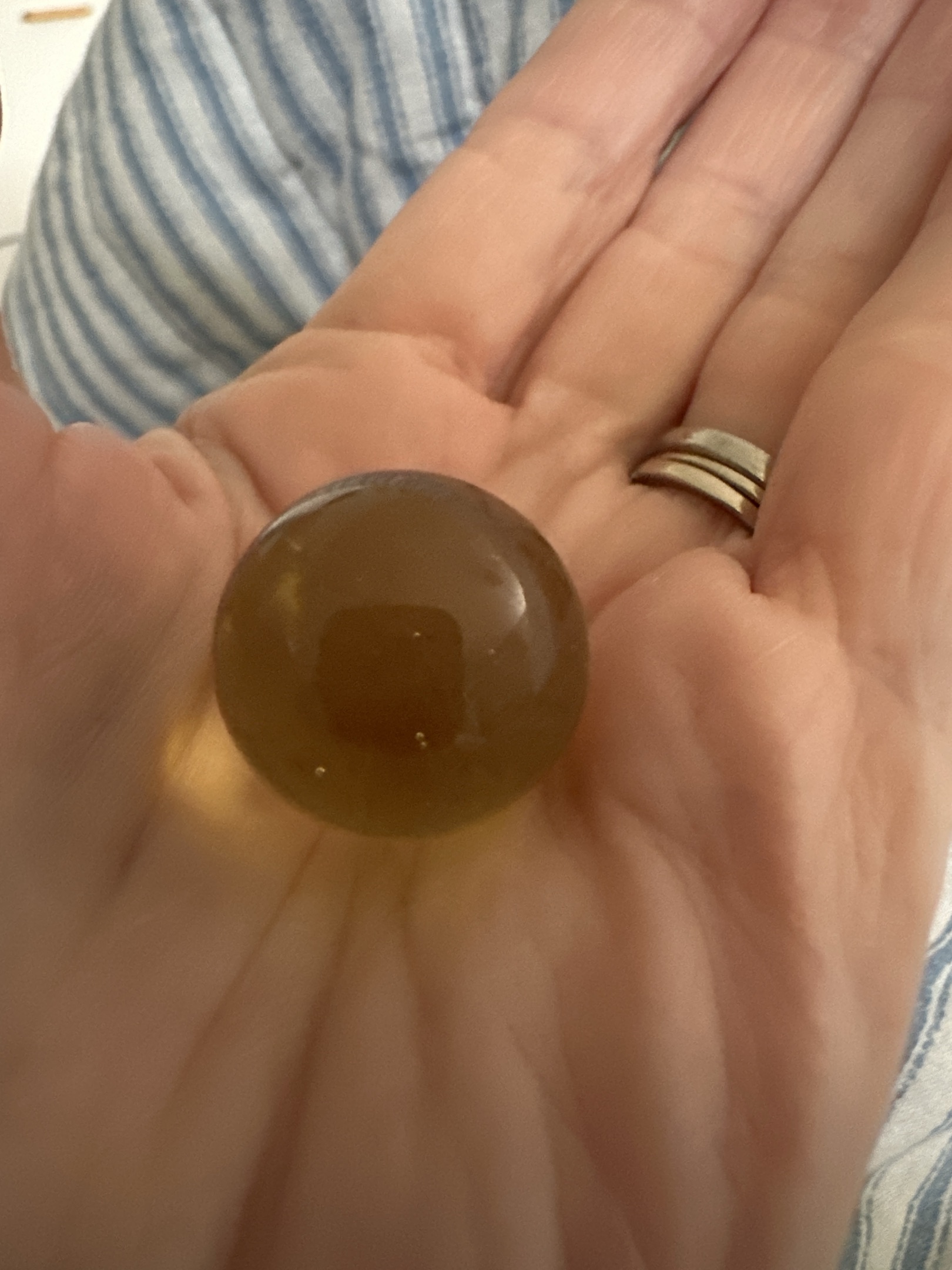 Amber Transparent by Christensen Agate Company, identification view