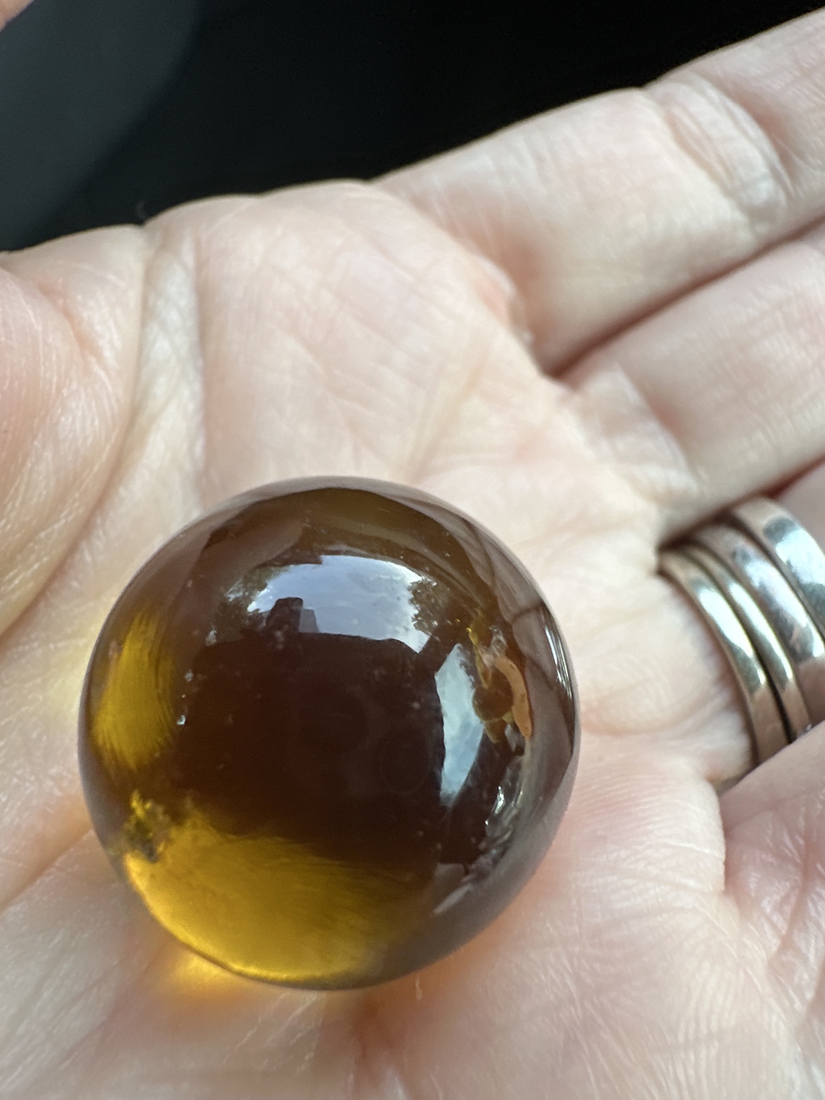 Amber Cleary by Akro Agate, identification view