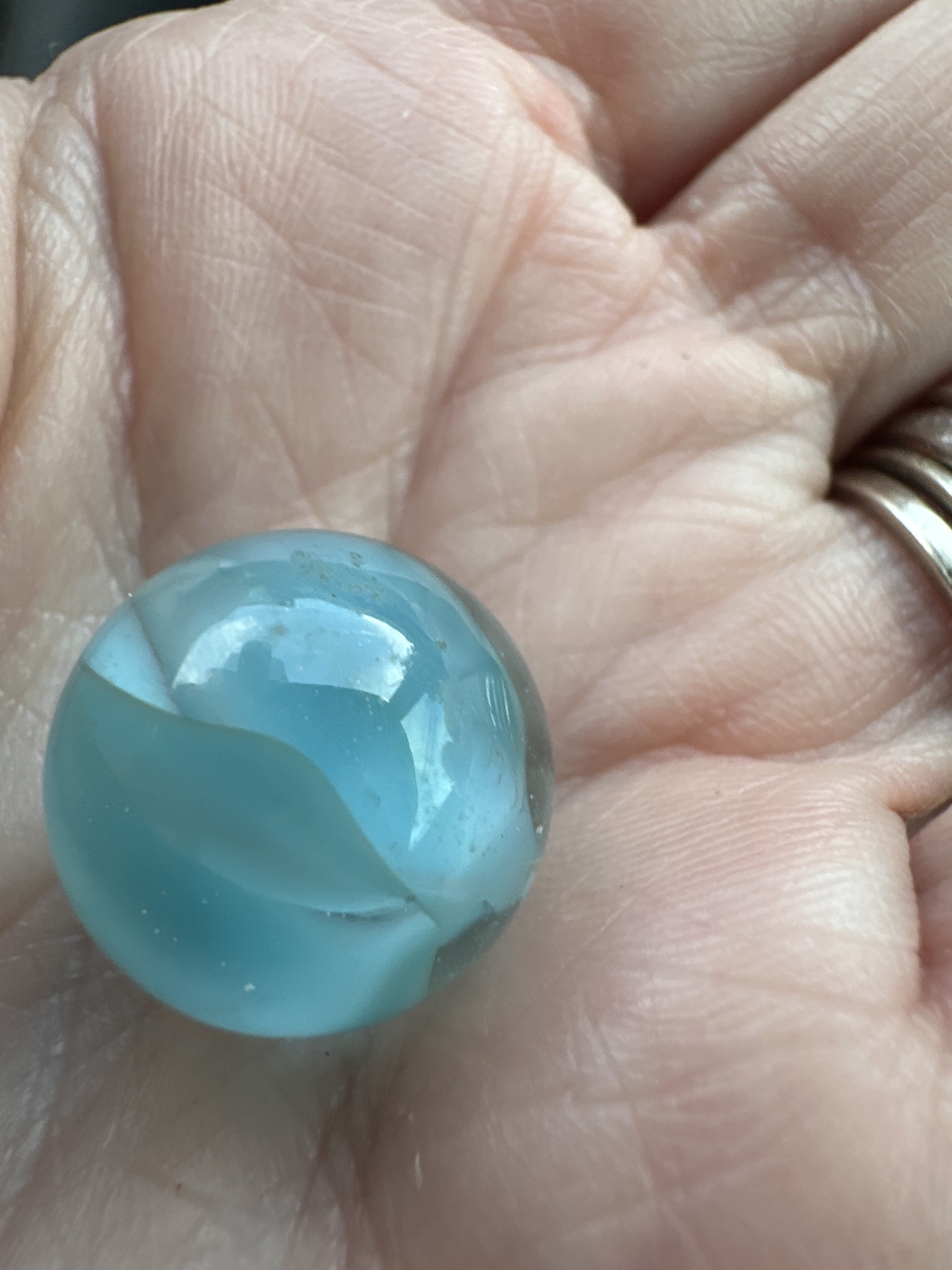 All-Red / Single-Color Vanes (Light Blue) by Vitro Agate Company, identification view